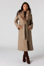Manteau en similifourrure avec col