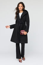 Manteau à capuchon en simililaine avec ceinture
