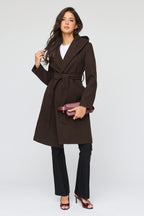 Manteau à capuchon en simililaine avec ceinture