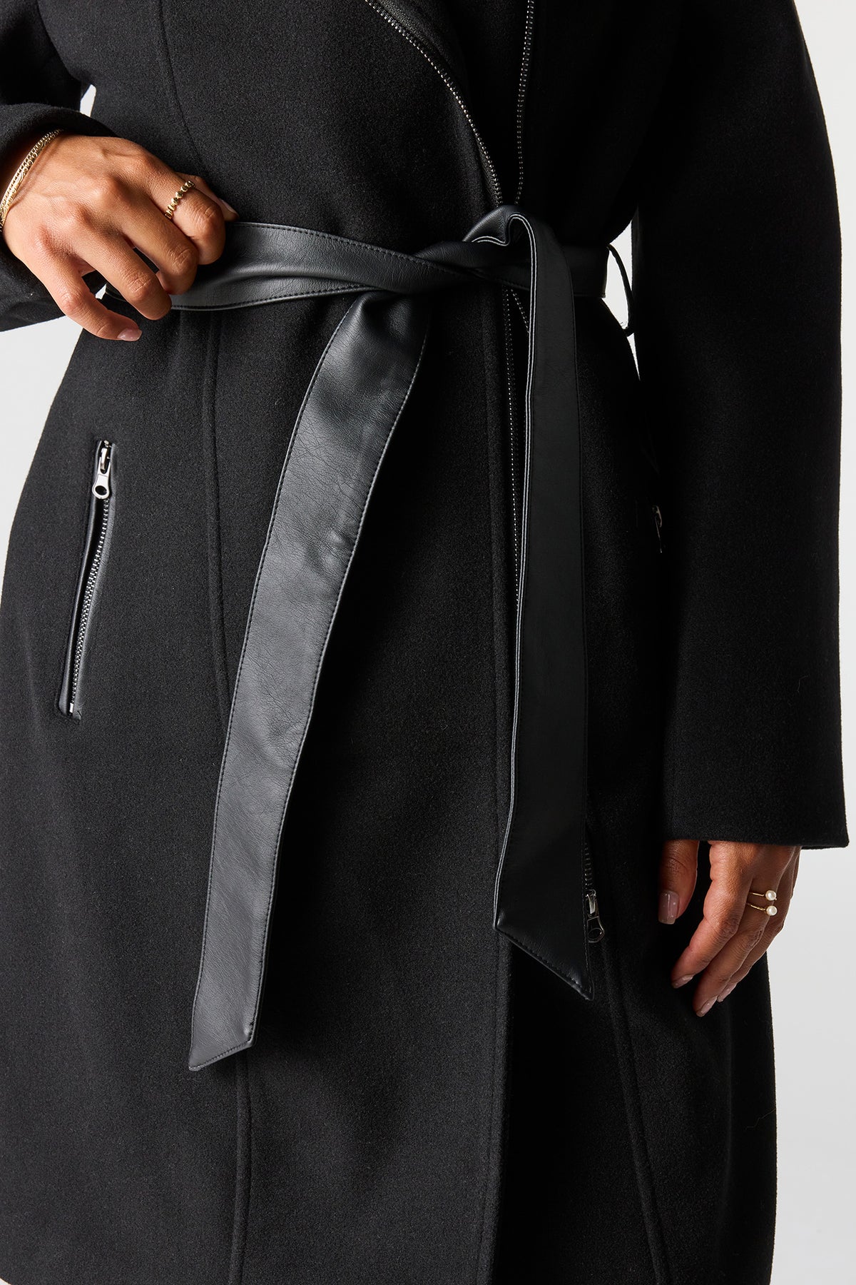 Vue alternative 4. Manteau à double boutonnage avec fermeture à glissière et ceinture