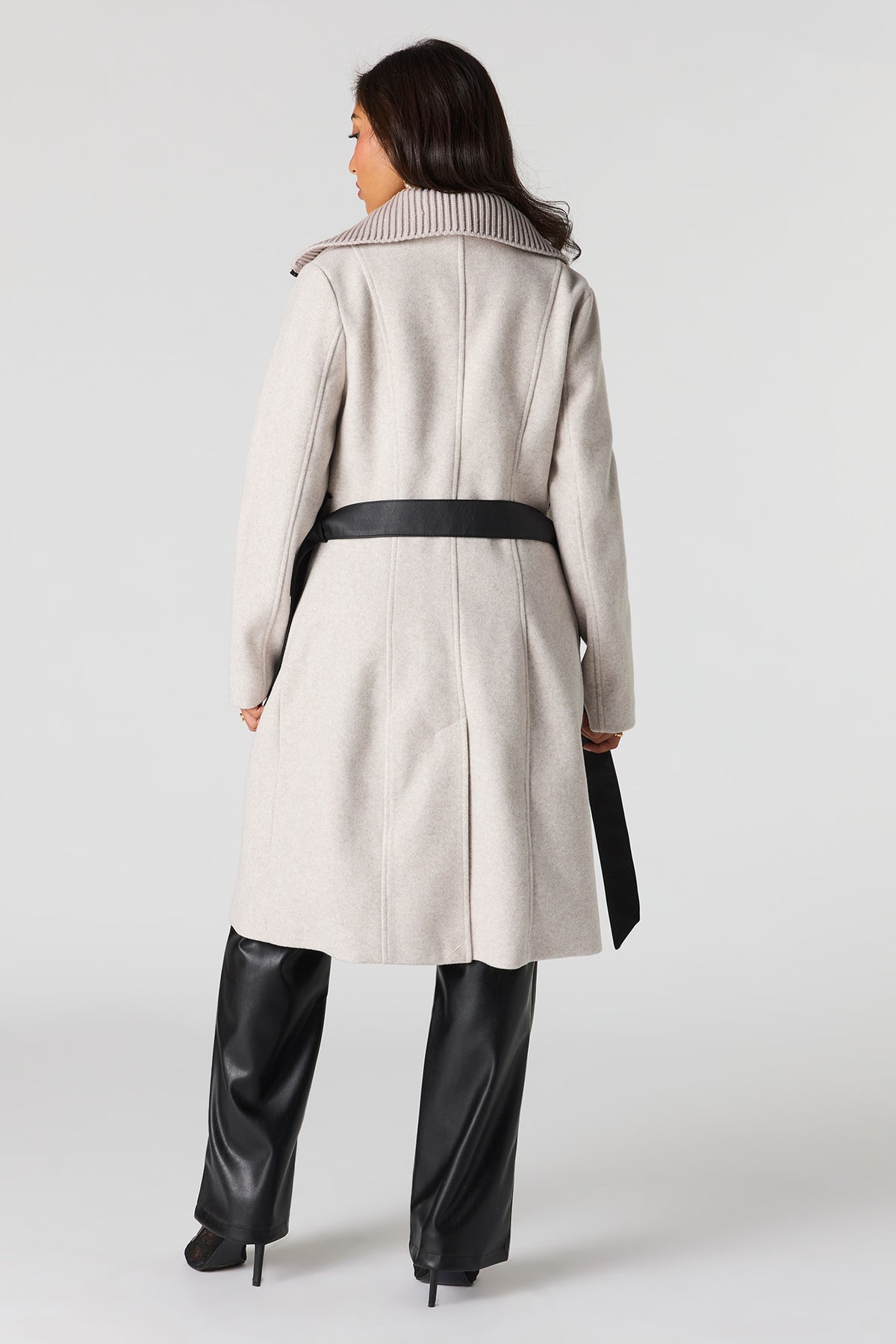 Vue alternative 3. Manteau à double boutonnage avec fermeture à glissière et ceinture