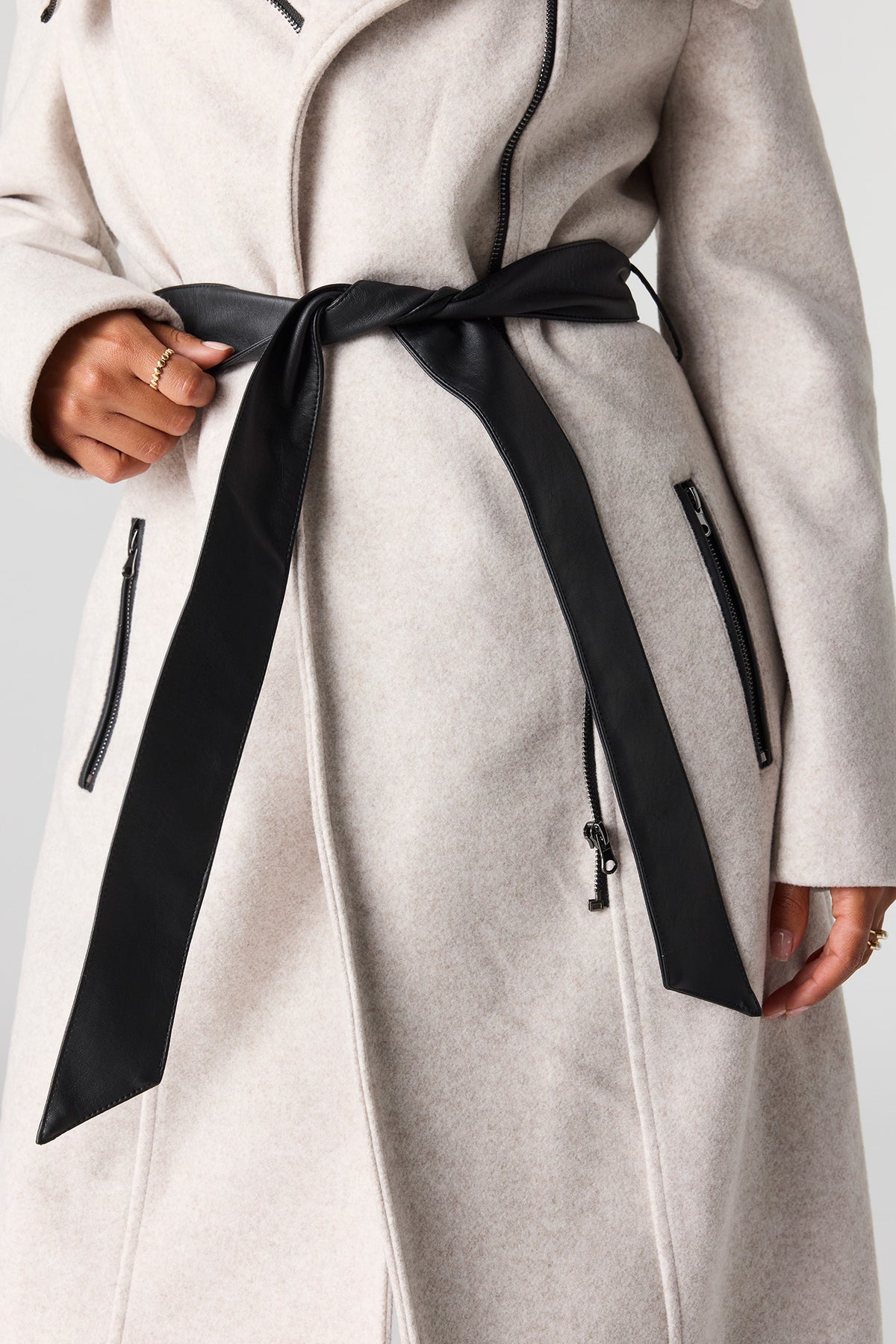 Vue alternative 4. Manteau à double boutonnage avec fermeture à glissière et ceinture