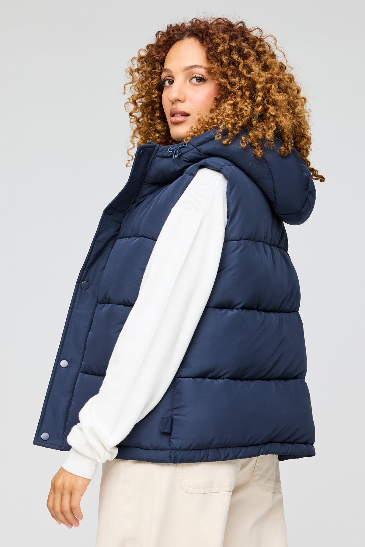 Vue alternative 2. Veste bouffante à capuchon