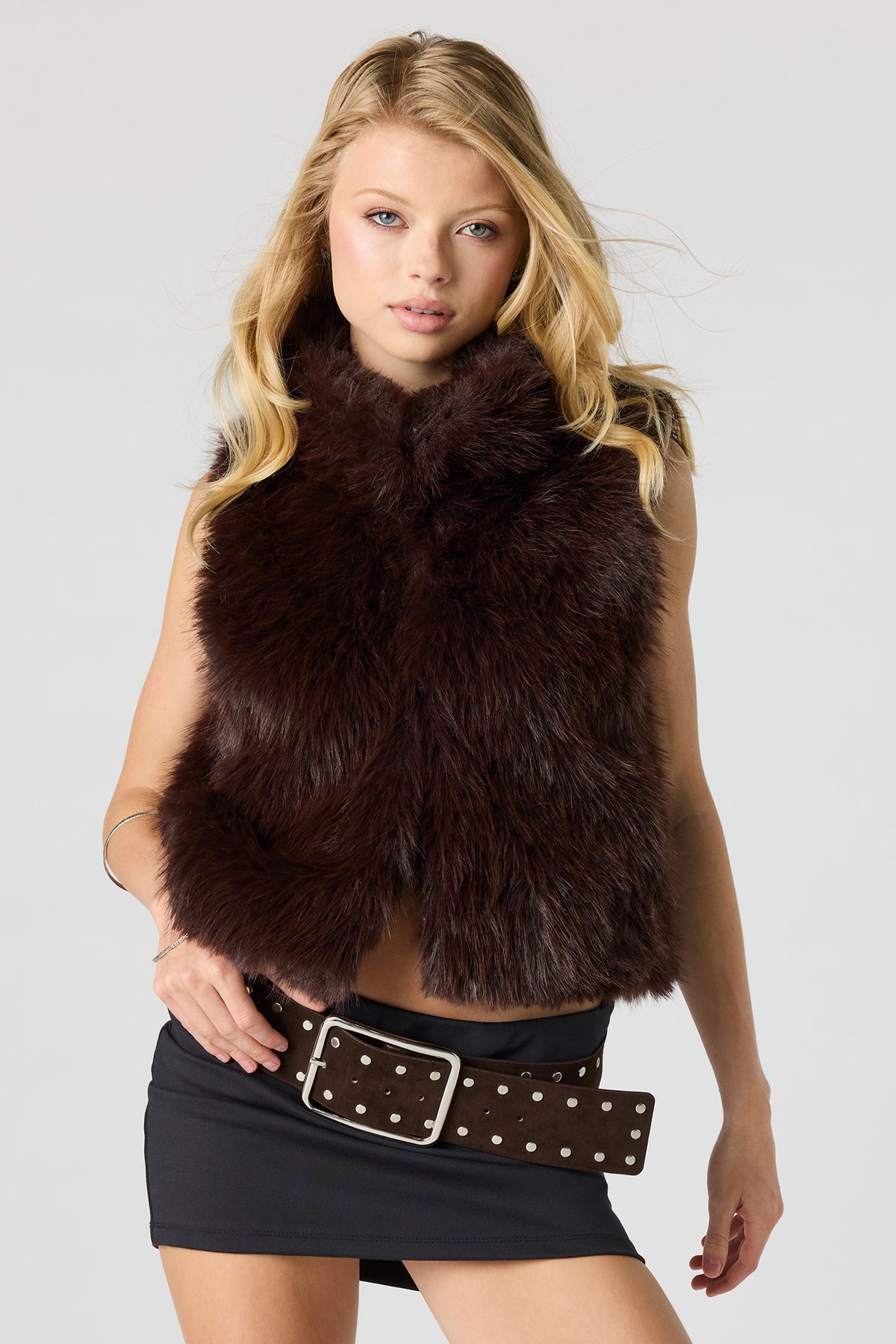 Vue alternative 4. Veste en similifourrure