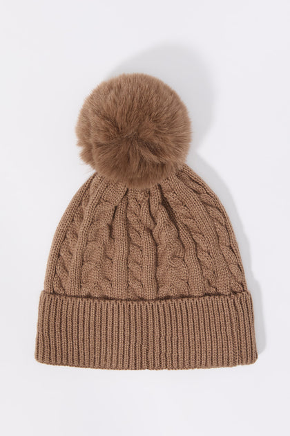 Tuque en tricot torsadé avec pompon