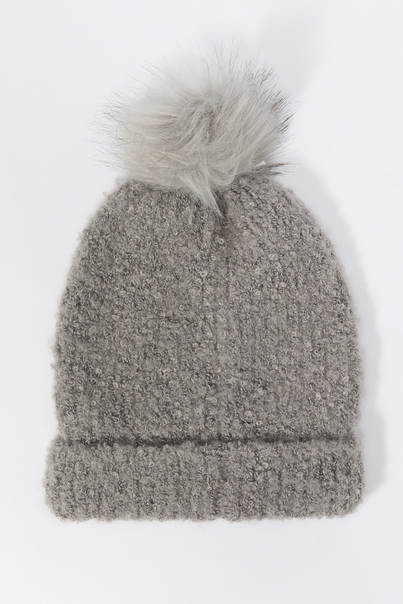 Tuque en tricot avec perles et ponpom