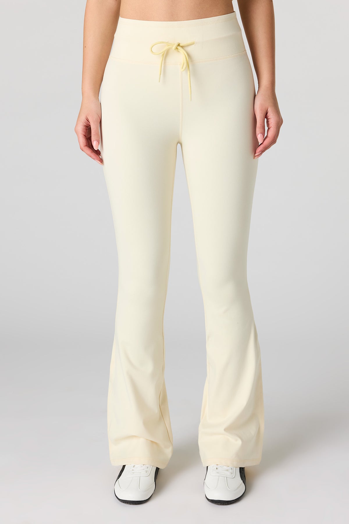 Vue alternative 2. Pantalon Active doux à jambe évasée