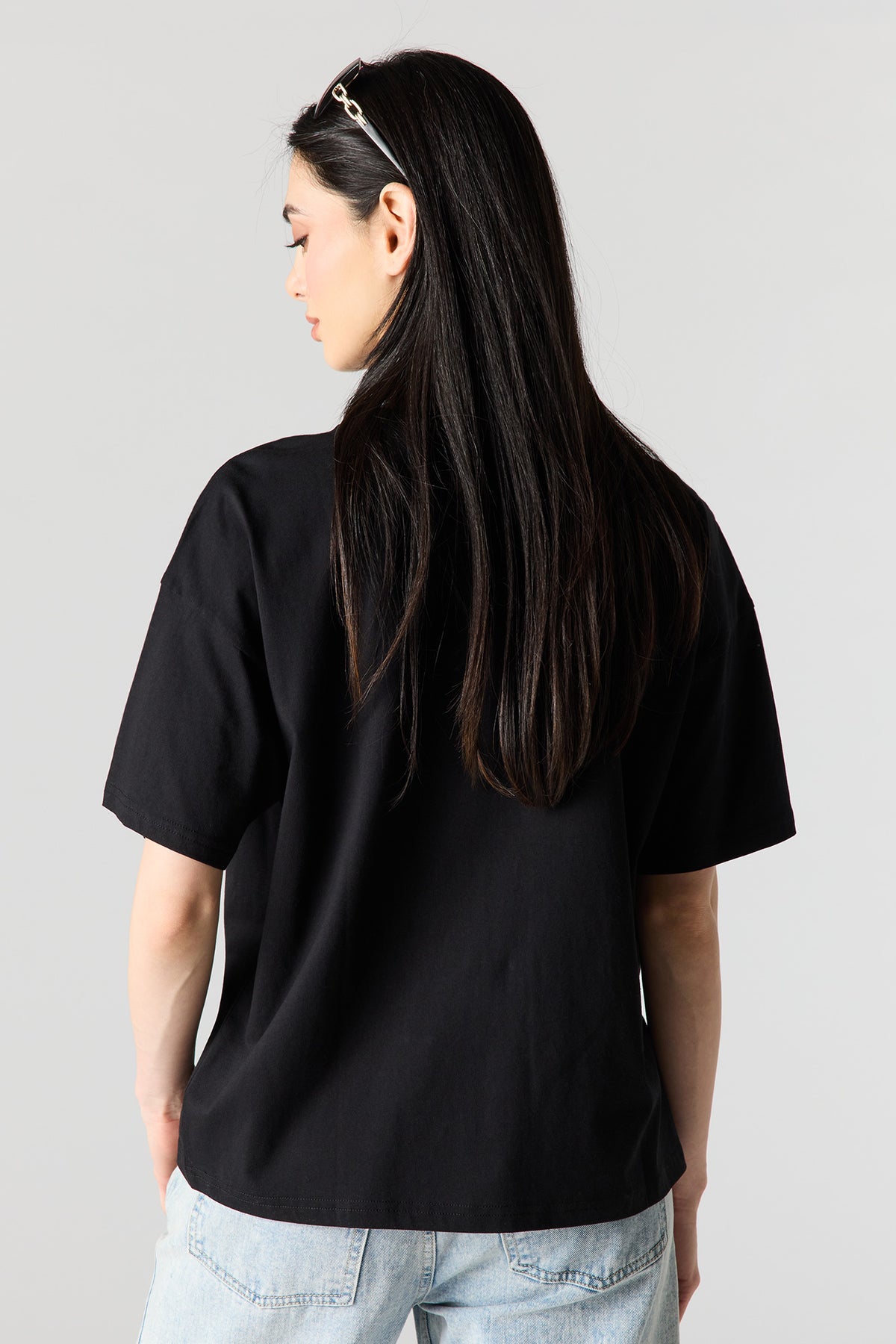 Alt View 2. Graphic Oversized T-Shirt - Black