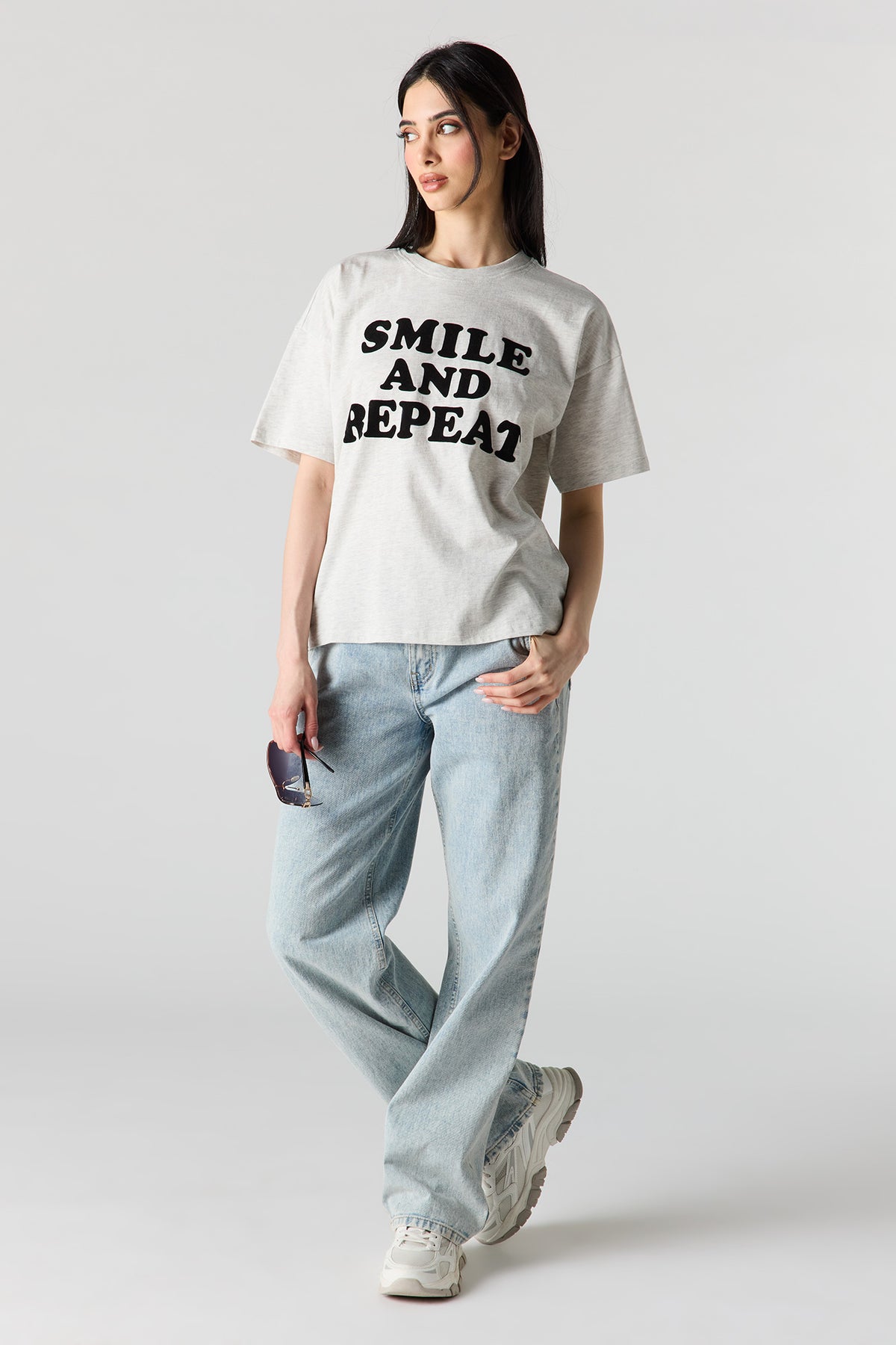 Alt View 3. Graphic Oversized T-Shirt - Heather Grey
