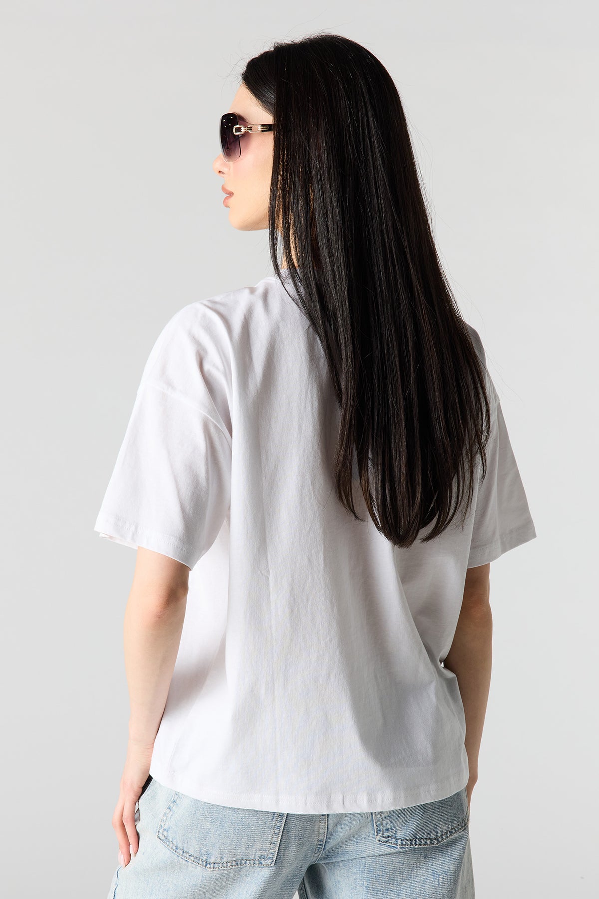 Alt View 2. Graphic Oversized T-Shirt - White