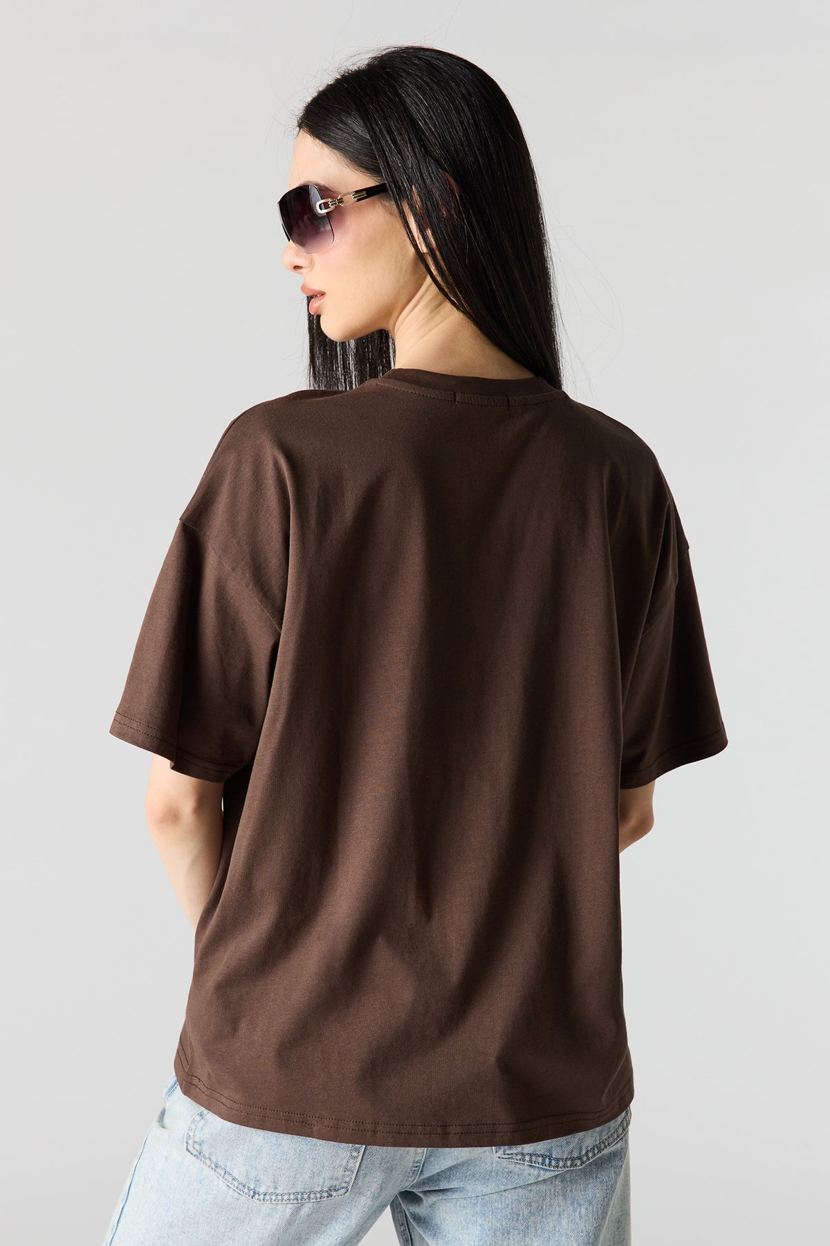 Alt View 2. Graphic Oversized T-Shirt - Brown