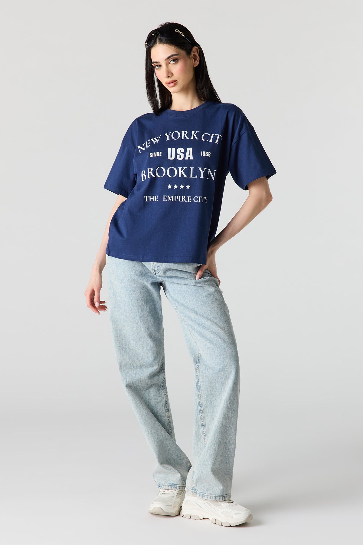 Alt View 3. Graphic Oversized T-Shirt - Dark Blue
