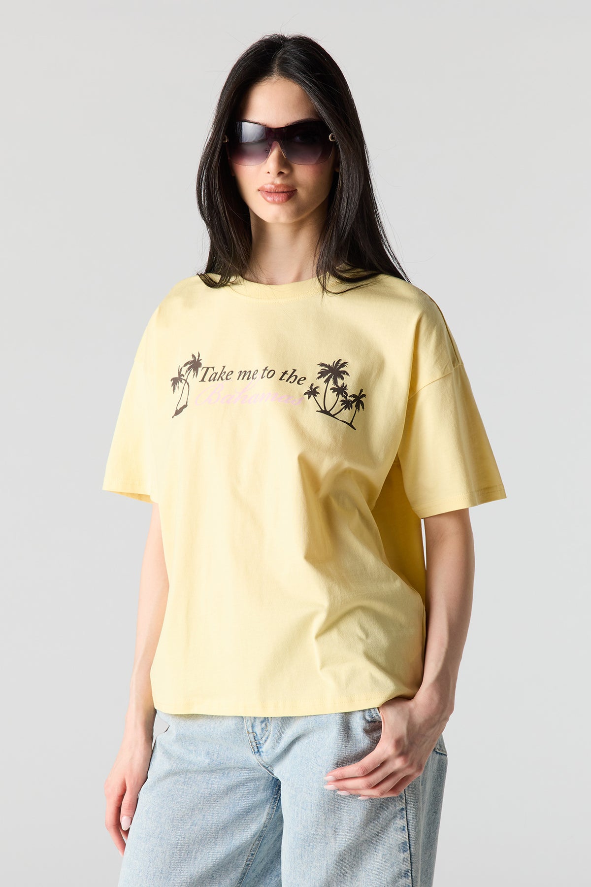 Alt View 2. Graphic Oversized T-Shirt - Yellow