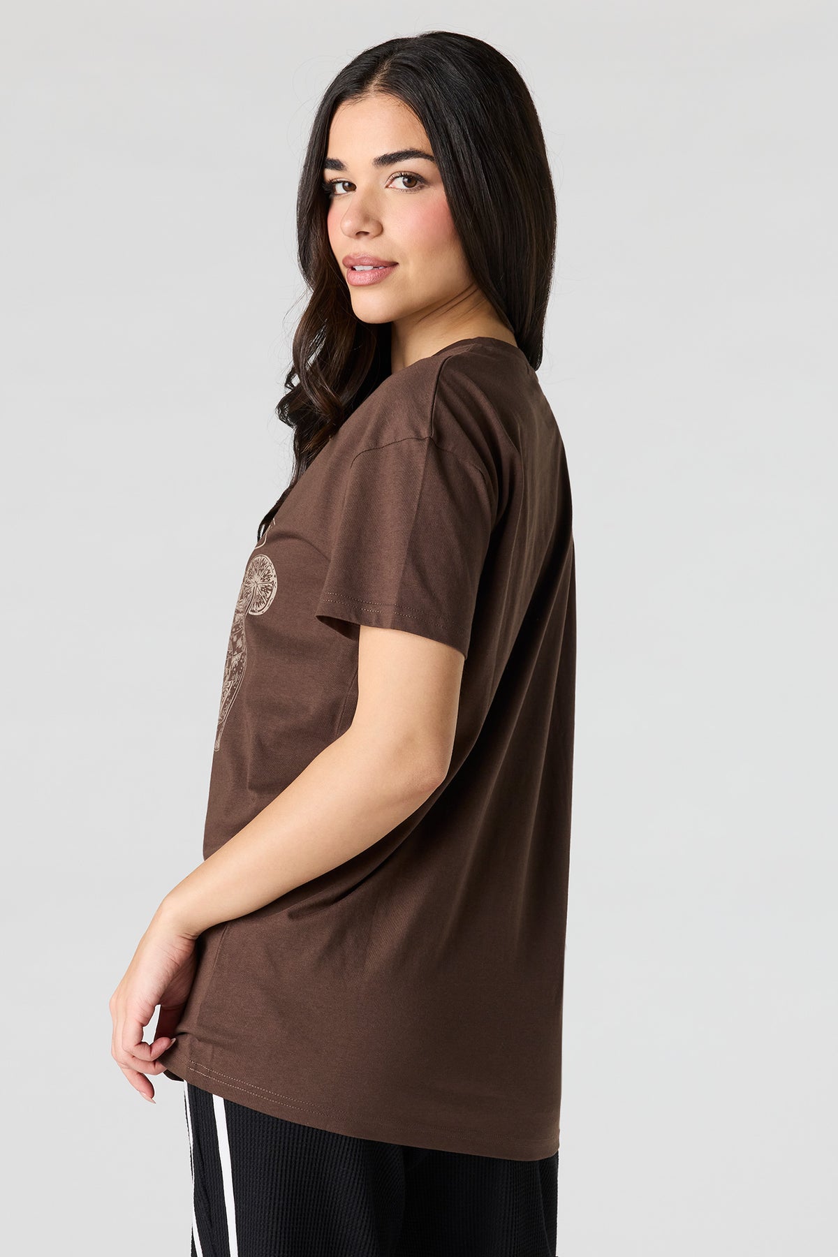 Vue alternative 2. T-shirt surdimensionné imprimé
