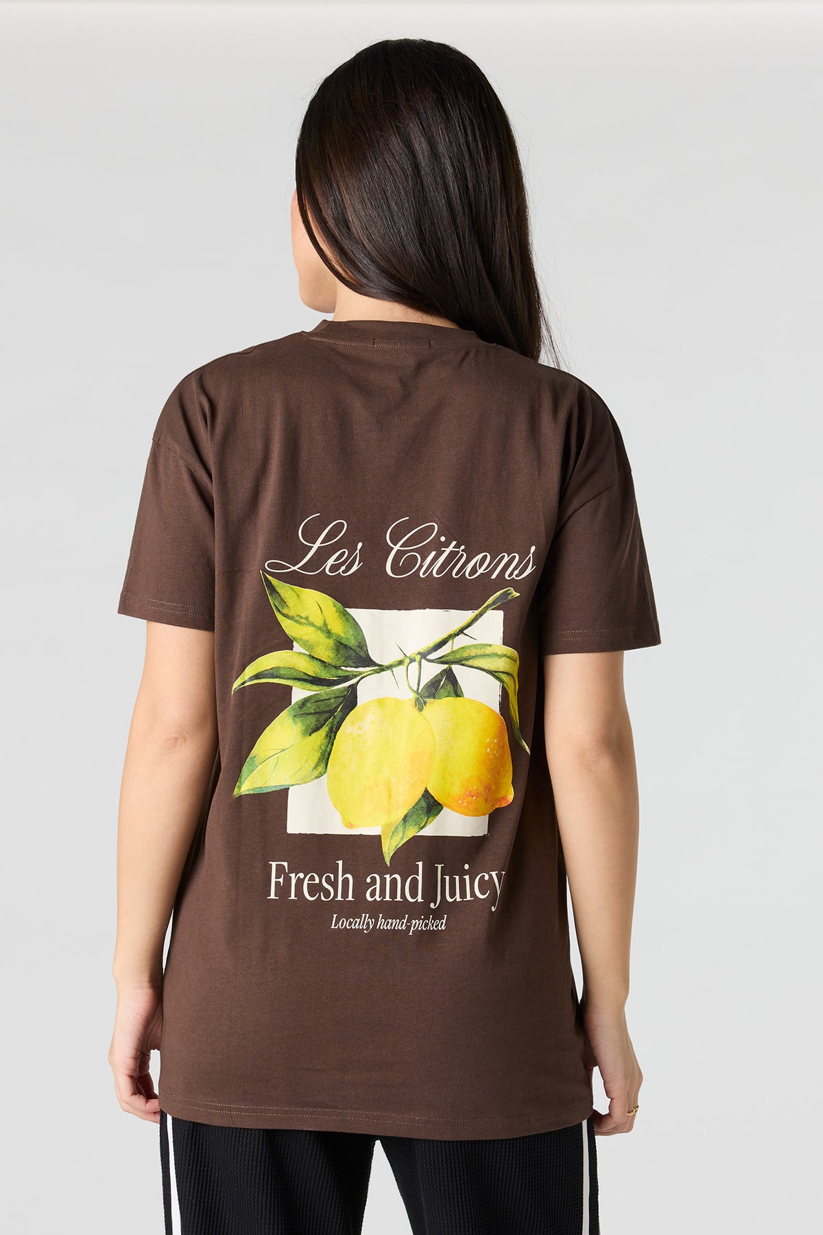 Alt View 2. Graphic Oversized T-Shirt - Light Brown