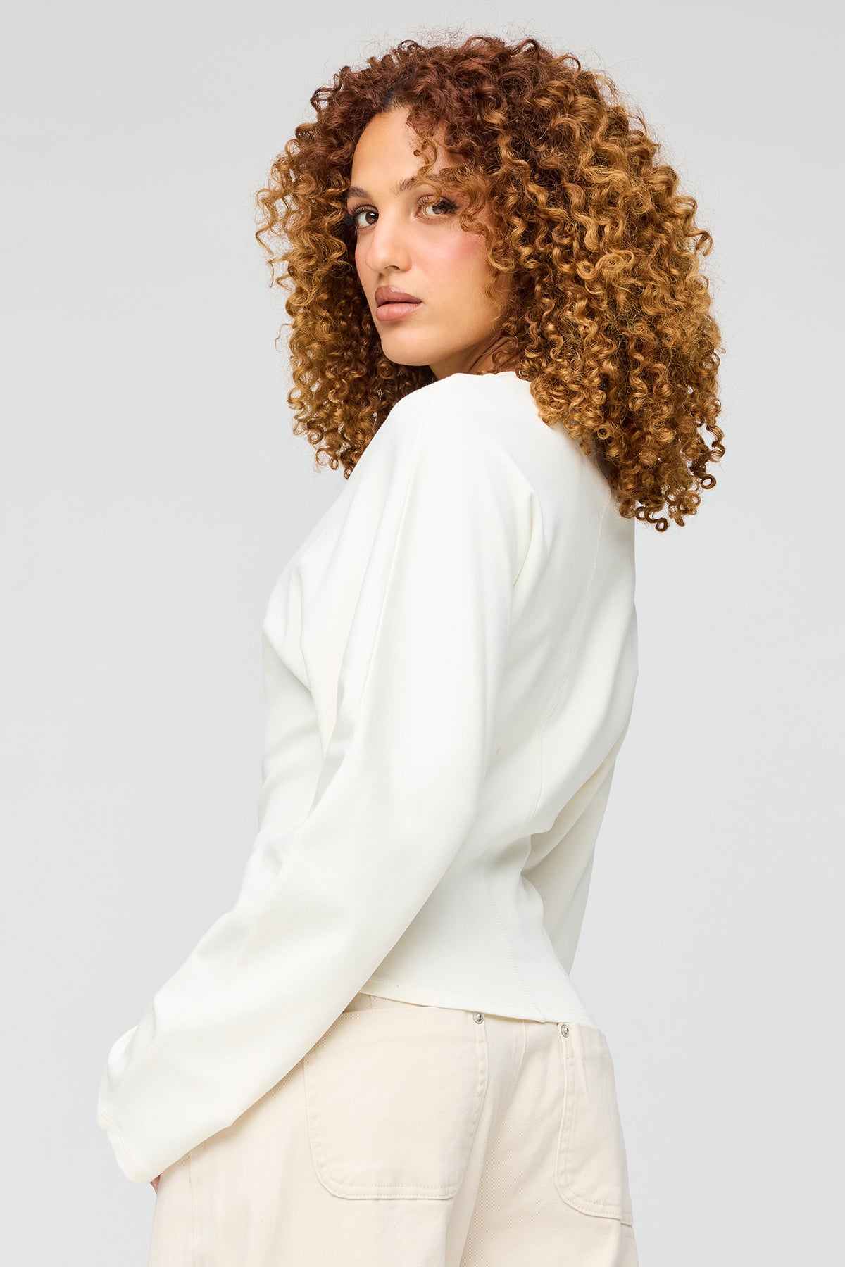 Vue alternative 2. Haut en tricot à manches cloche