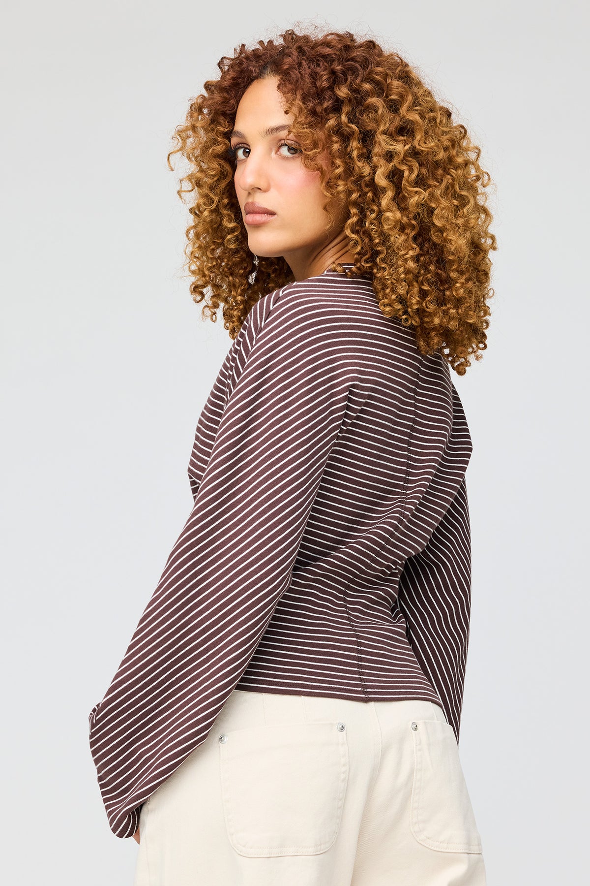 Vue alternative 2. Haut en tricot à manches cloche