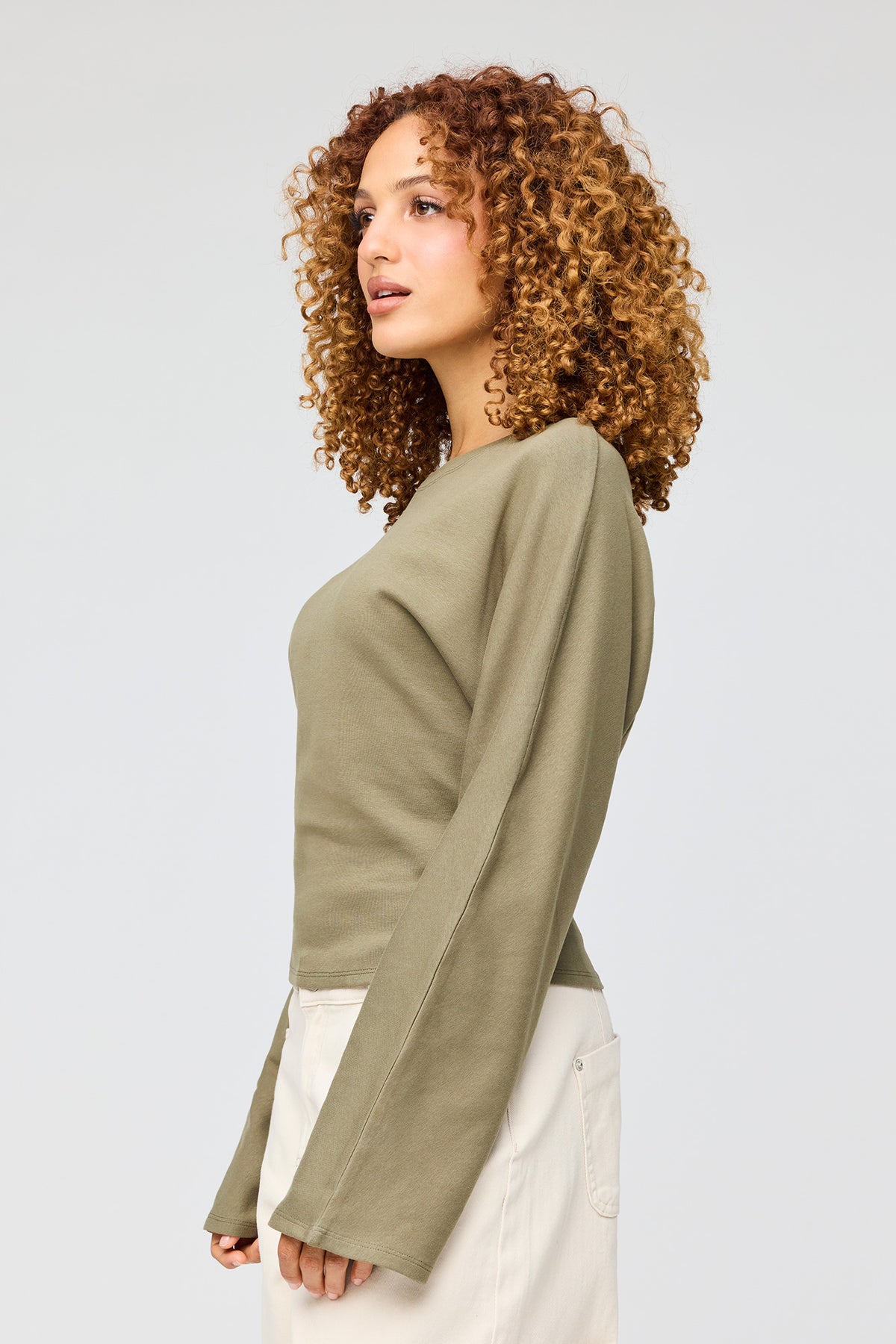 Vue alternative 4. Haut en tricot à manches cloche