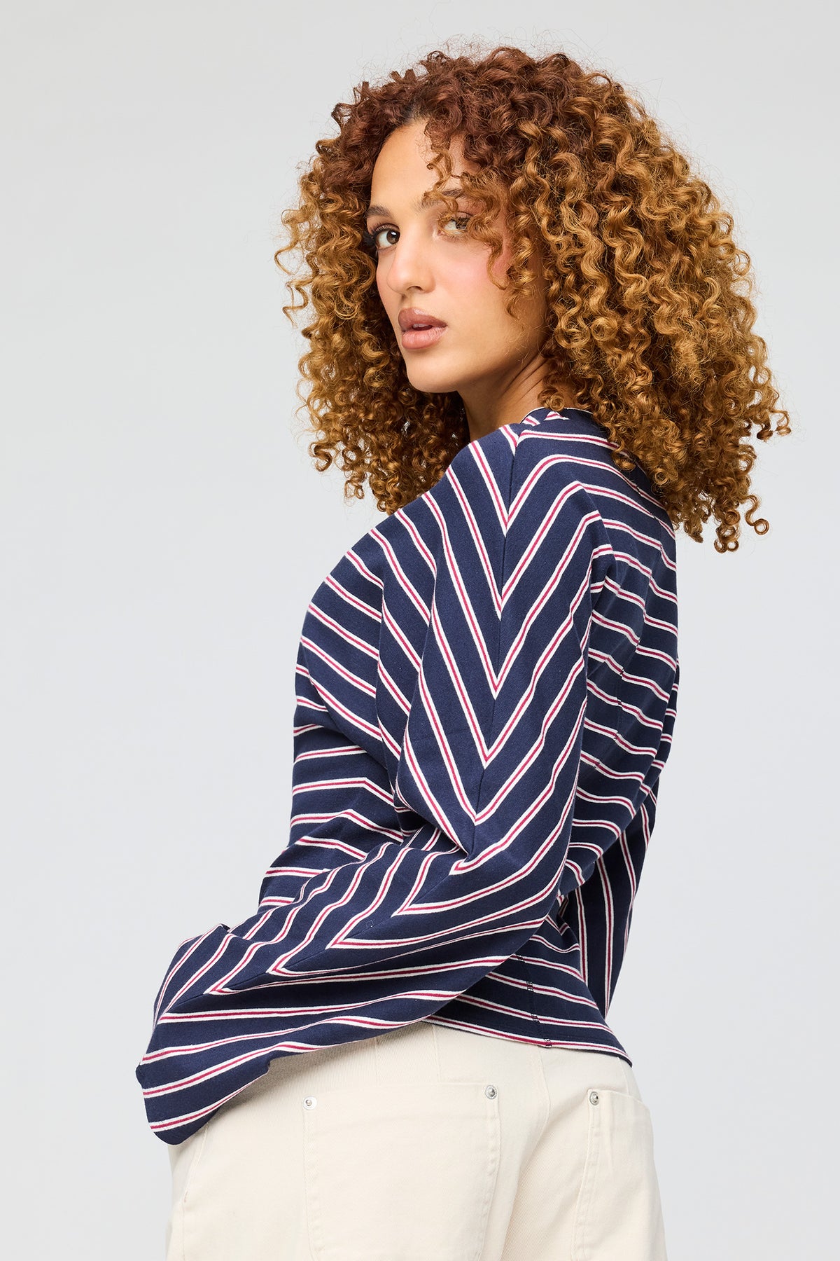 Vue alternative 2. Haut en tricot à manches cloche
