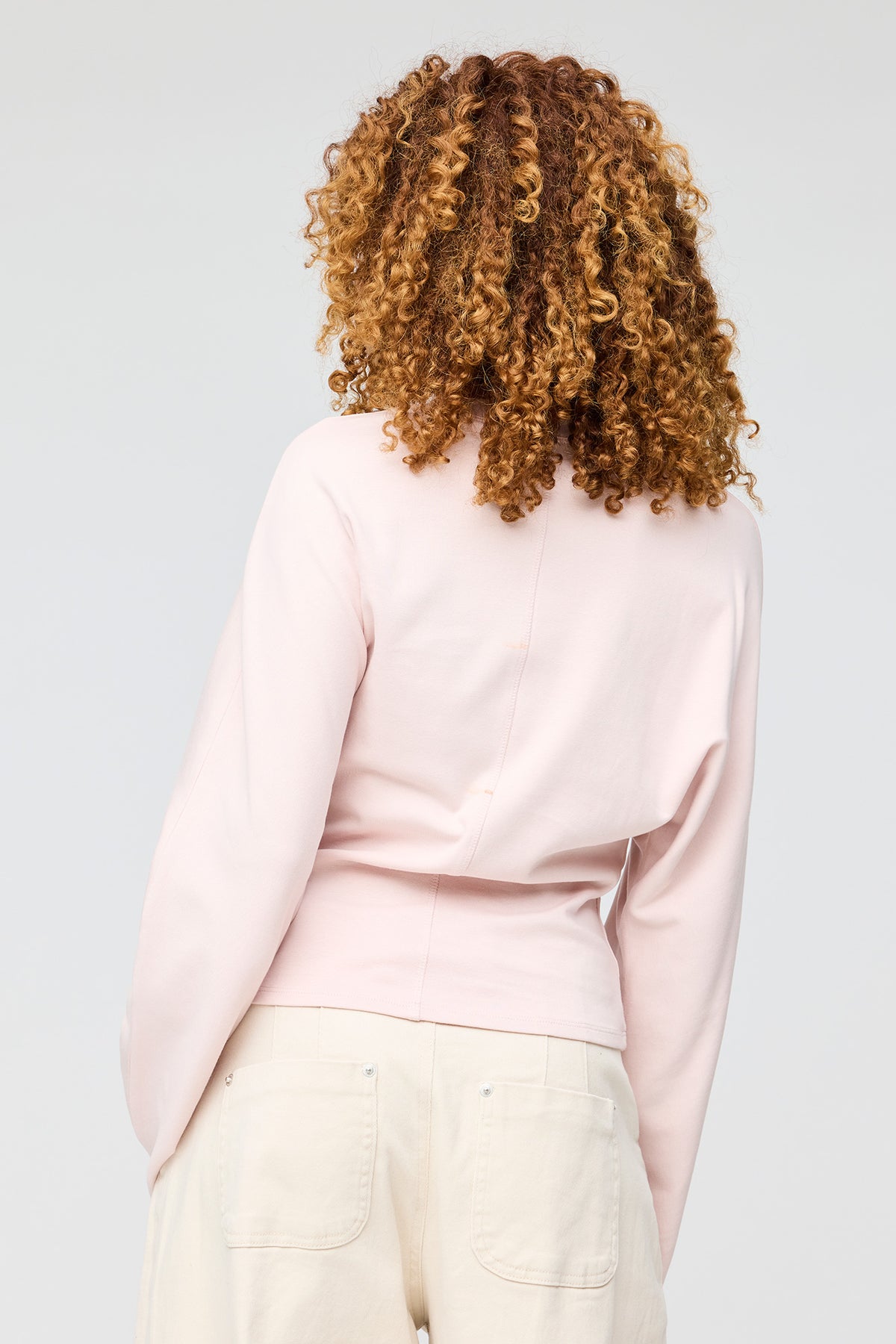 Vue alternative 2. Haut en tricot à manches cloche
