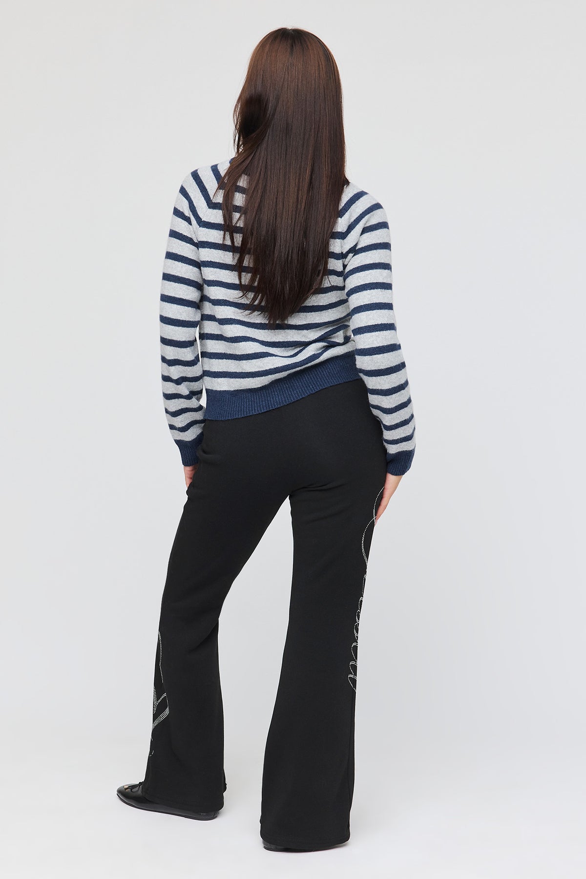 Vue alternative 3. Pantalon d'entraînement à jambe évasée avec pierres du Rhin