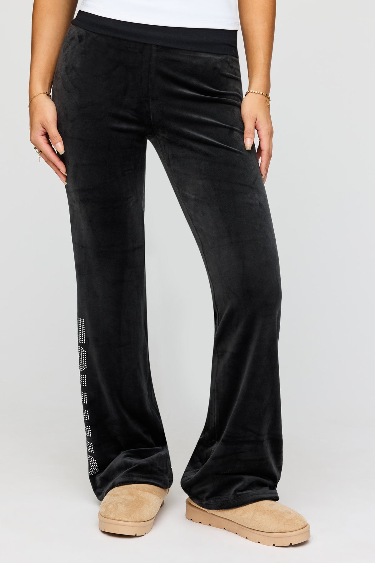 Vue alternative 2. Pantalon à jambe évasée en velours avec pierres du Rhin