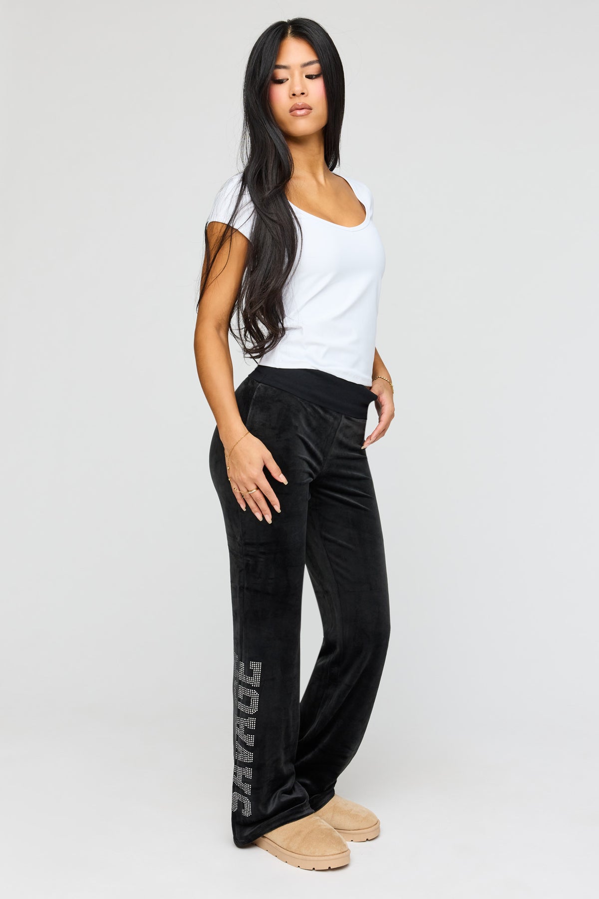Vue alternative 4. Pantalon à jambe évasée en velours avec pierres du Rhin