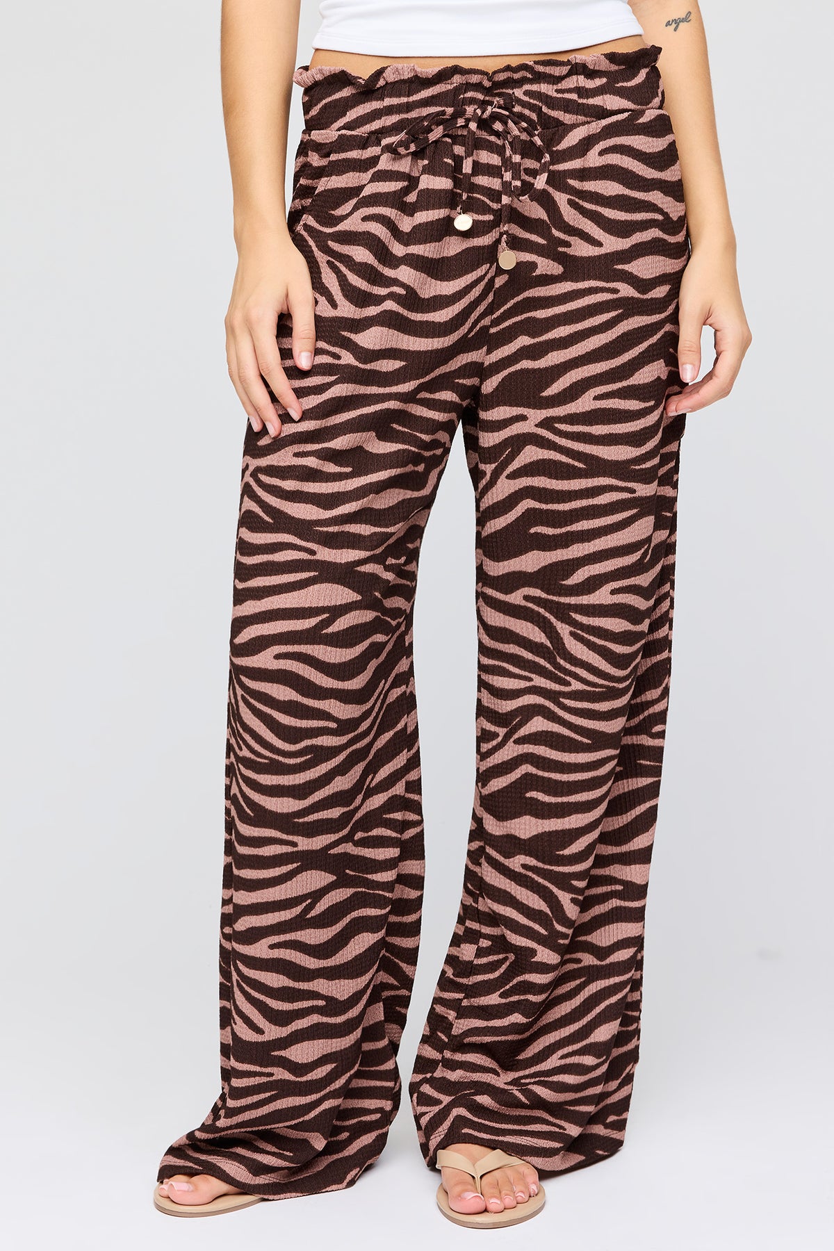 Vue alternative 2. Pantalon texturé avec taille cintrée