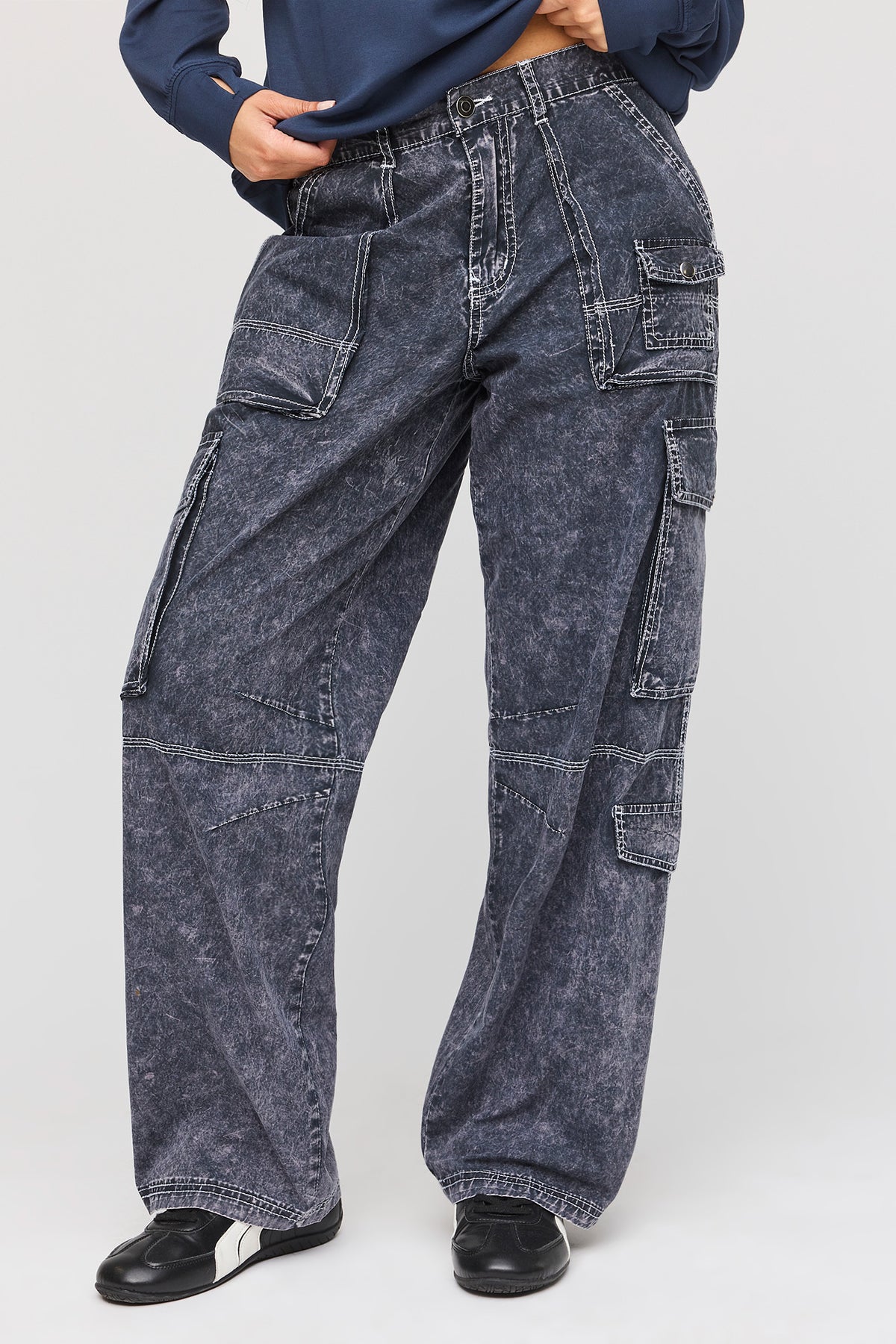 Vue alternative 2. Pantalon cargo à jambe large