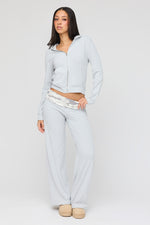 Gris pâle