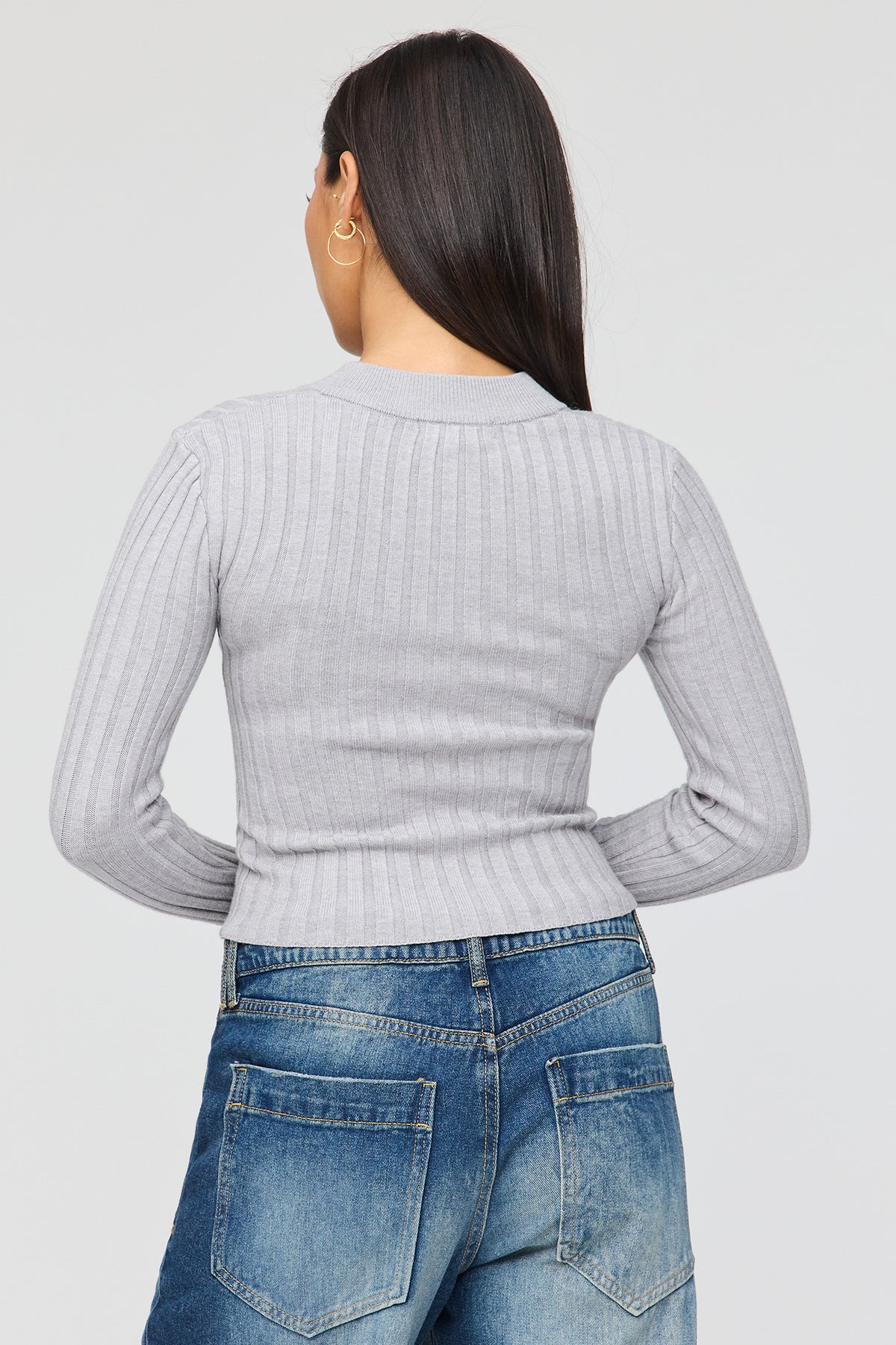 Vue alternative 2. Chandail en tricot côtelé rayé avec fermeture à glissière