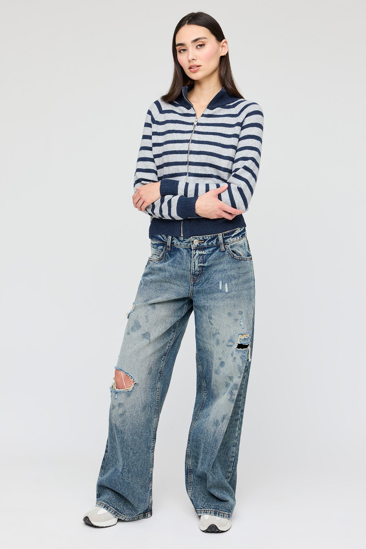 Alt View 3. Oversized Zip Sweater - Navy
