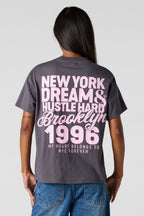 T-shirt carré de coupe garçonne avec imprimé NYC en relief