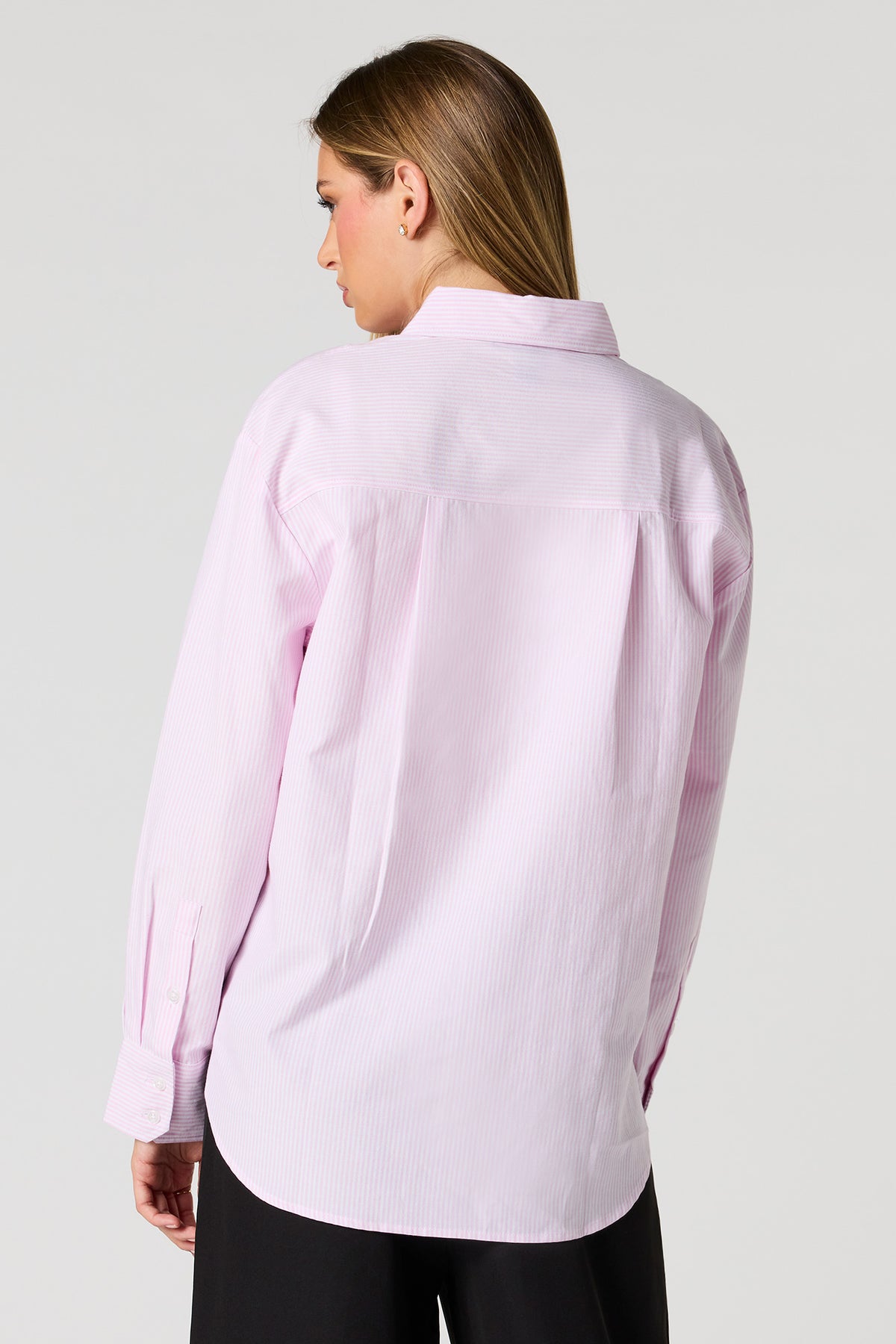 Vue alternative 2. Haut surdimensionné boutonné avec col