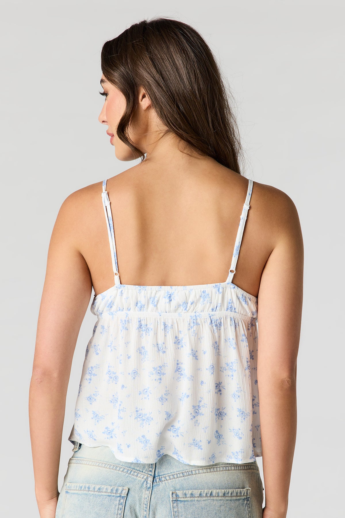 Vue alternative 2. Débardeur de style nuisette fleuri à surplis