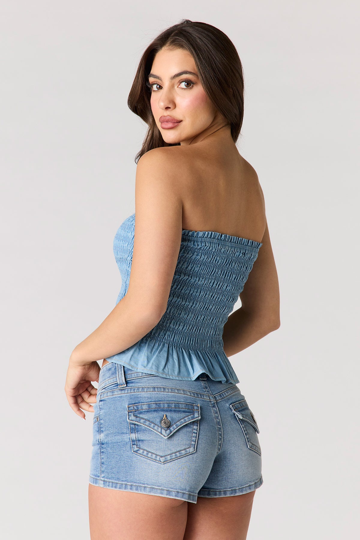 Vue alternative 2. Haut tubulaire smocké en denim