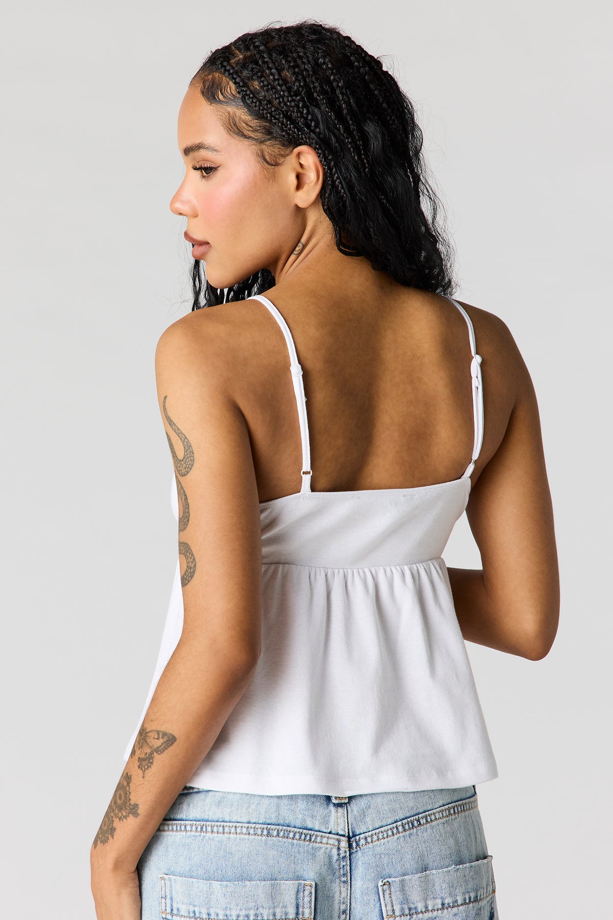Vue alternative 2. Débardeur de style nuisette à surplis avec liséré de dentelle