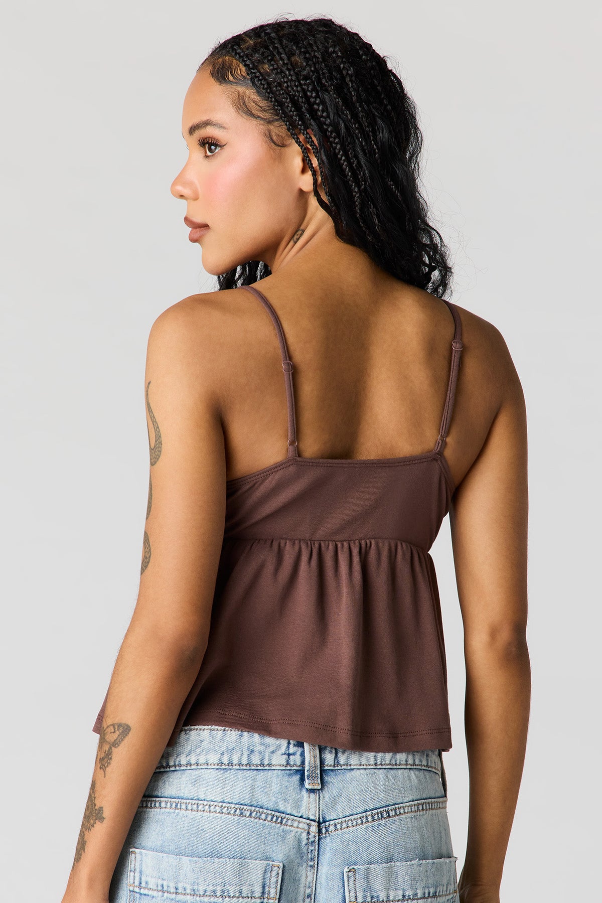 Vue alternative 2. Débardeur de style nuisette à surplis avec liséré de dentelle