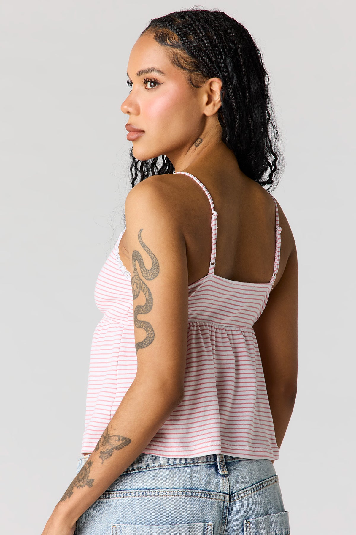 Vue alternative 2. Débardeur de style nuisette à surplis avec liséré de dentelle