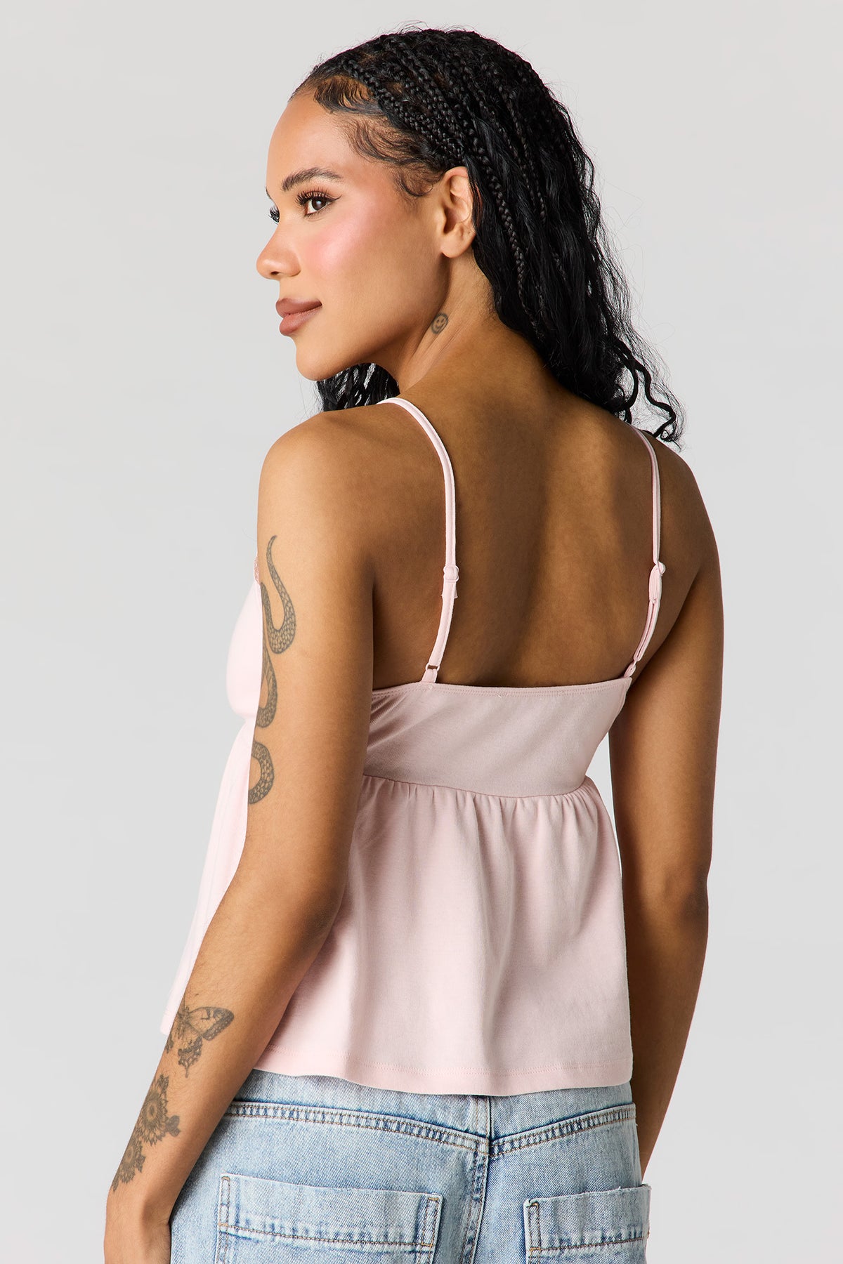 Vue alternative 2. Débardeur de style nuisette à surplis avec liséré de dentelle