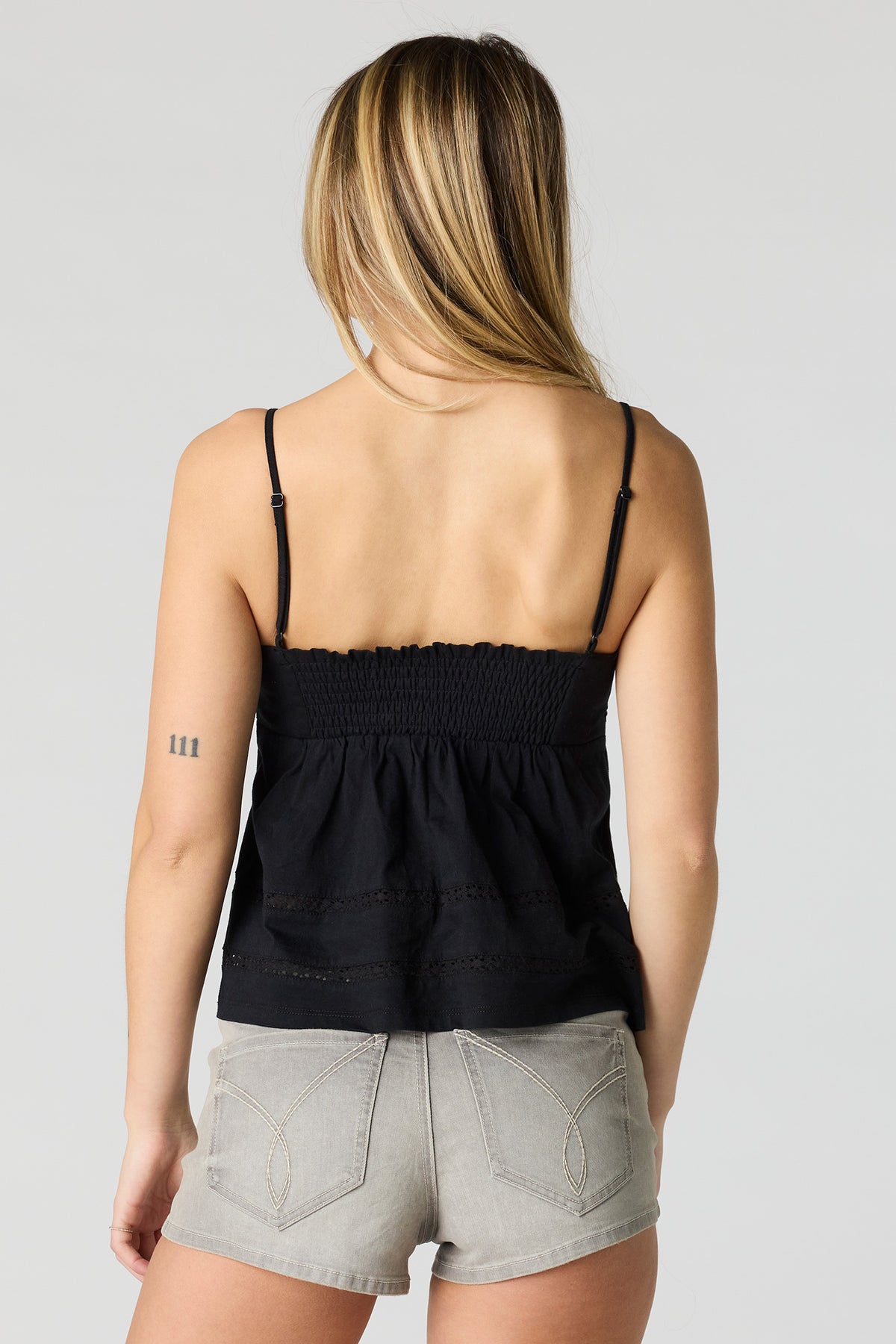 Vue alternative 2. Débardeur de style nuisette avec liséré de dentelle