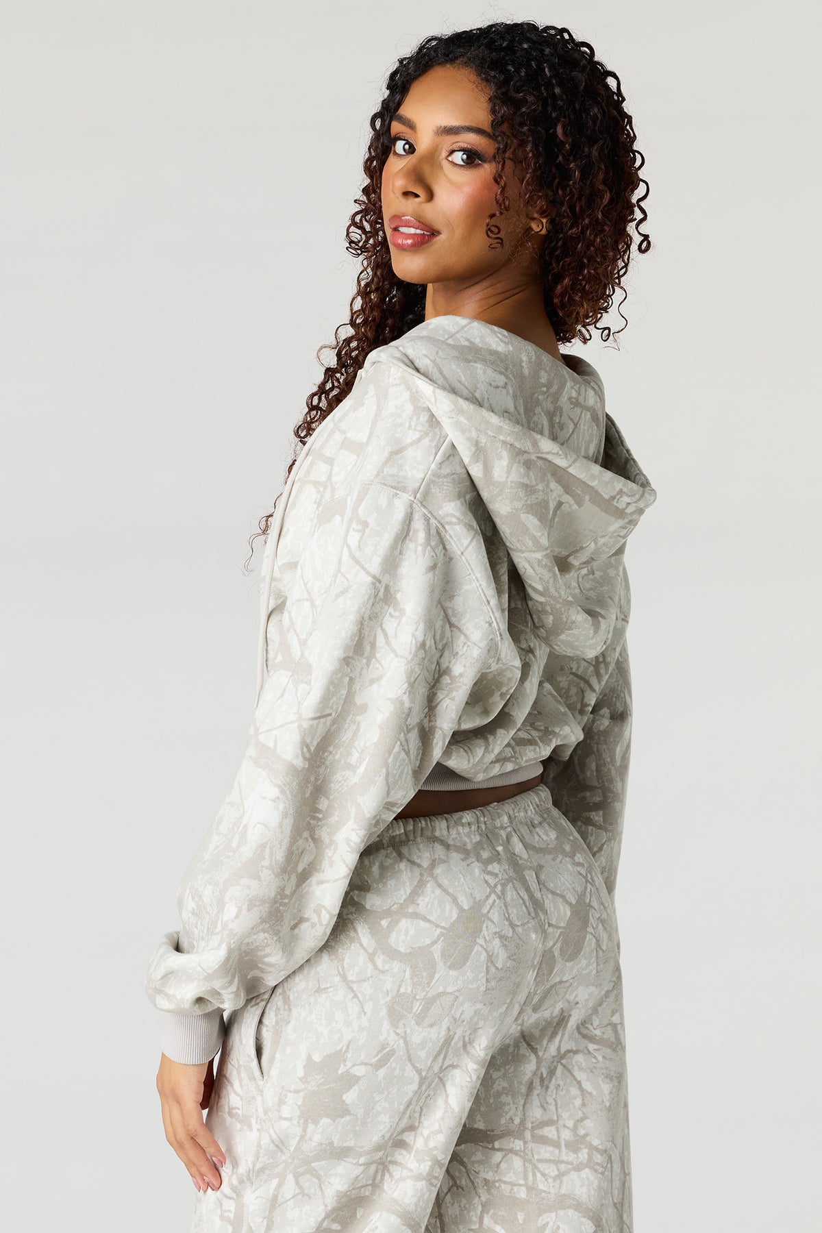 Alt View 2. Oversized Cropped Zip-Up Hoodie - Camouflage