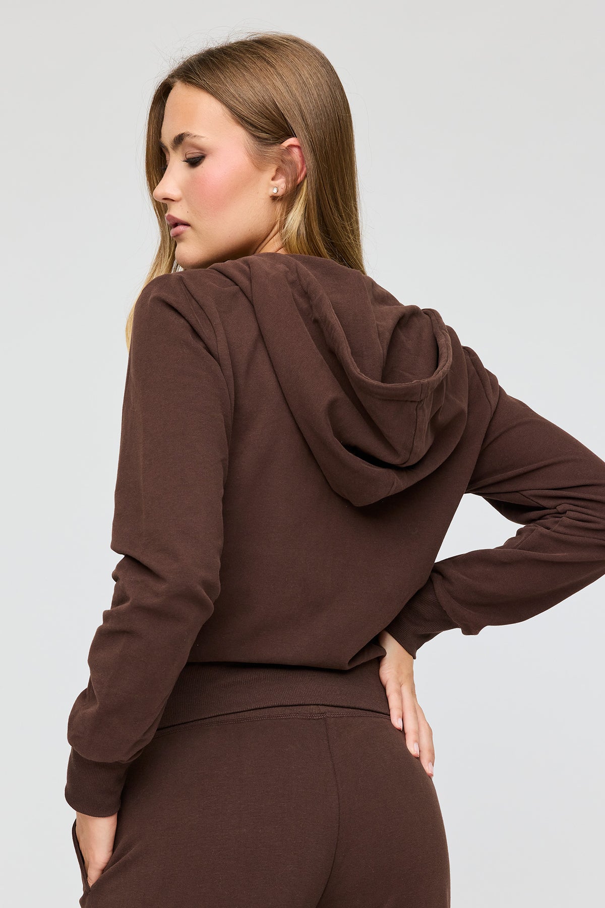 Vue alternative 2. Haut à capuchon en tissu bouclé avec fermeture à glissière