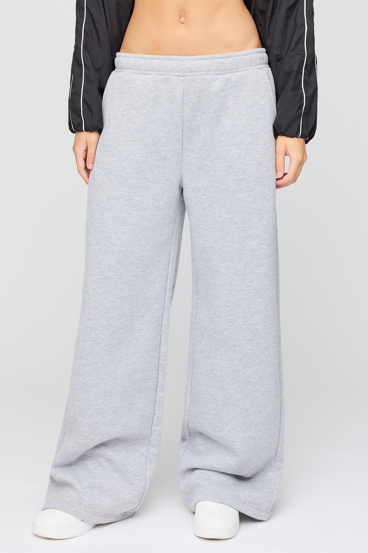 Vue alternative 2. Pantalon d'entraînement à jambe large et taille basse en molleton de luxe
