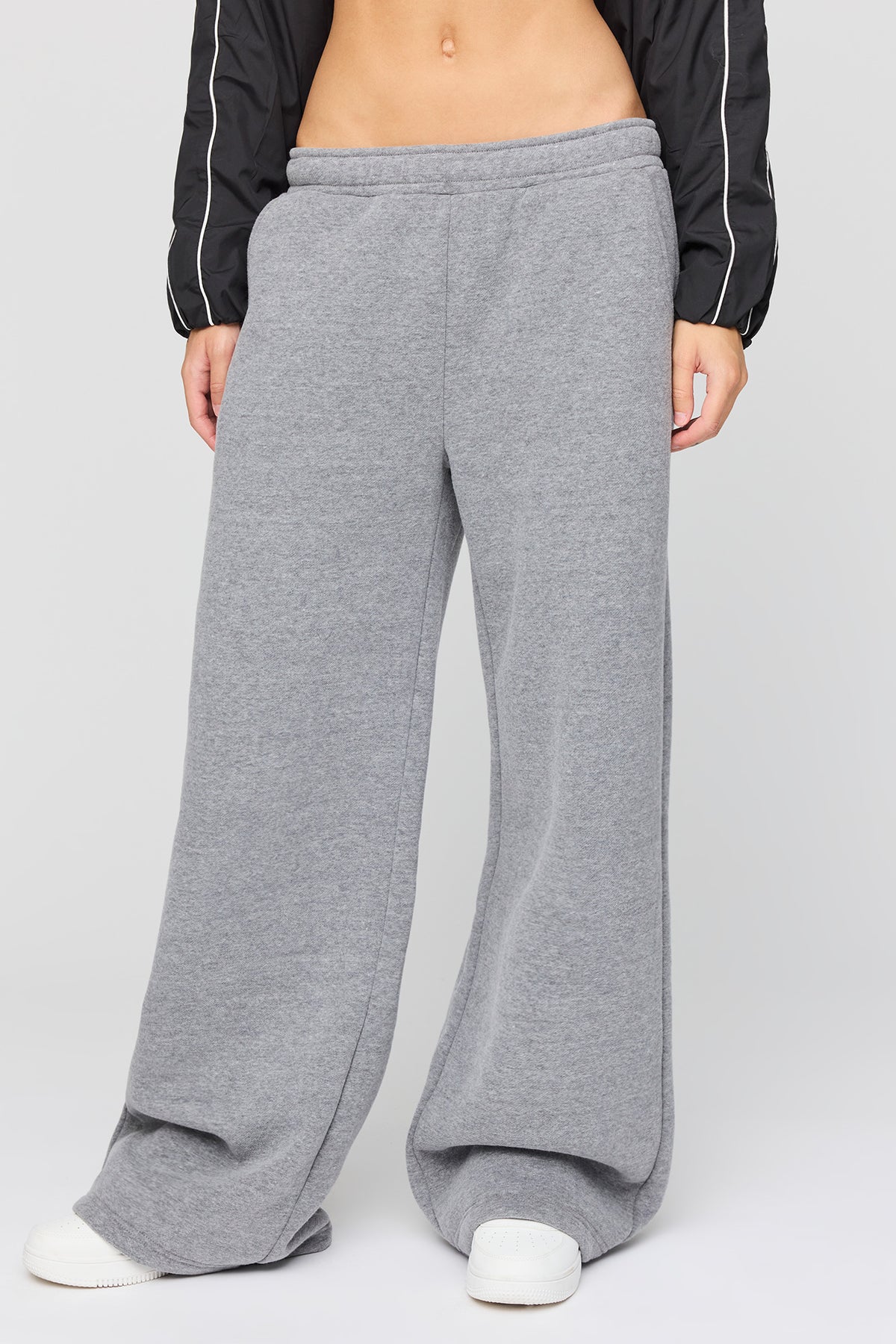 Vue alternative 2. Pantalon d'entraînement à jambe large et taille basse en molleton de luxe