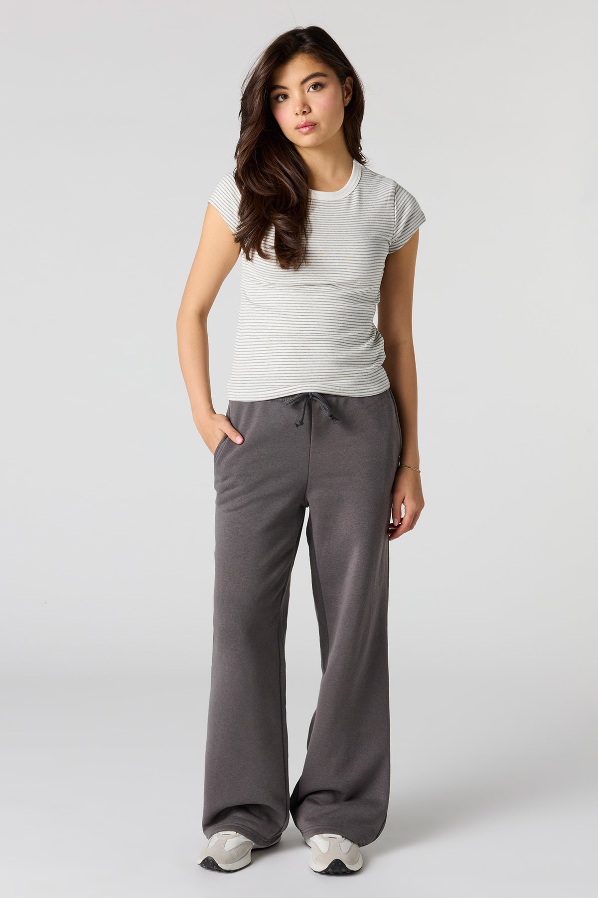 Alt View 4. Fleece Low Rise Baggy Sweatpant - Green