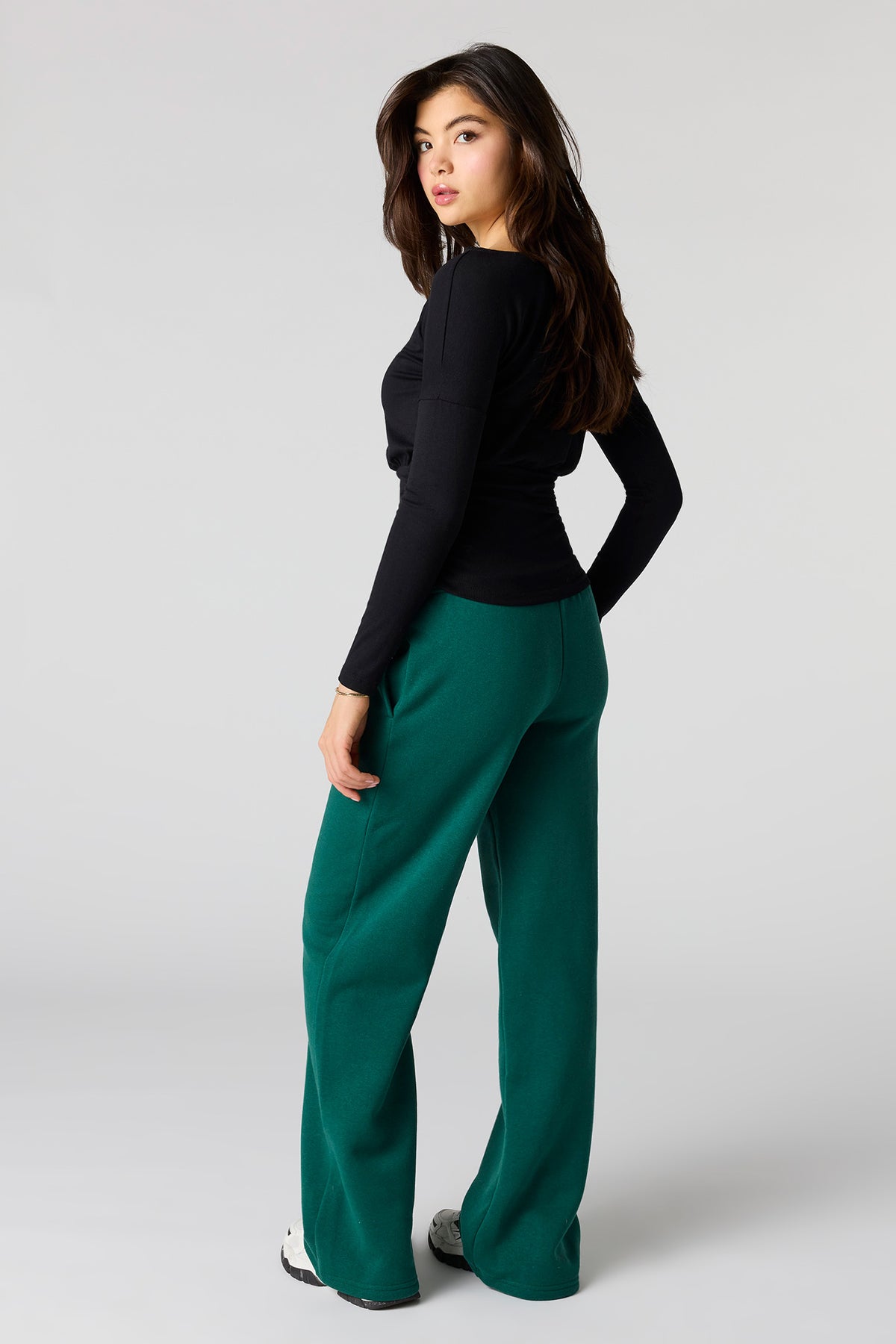 Alt View 3. Fleece Low Rise Baggy Sweatpant - Green