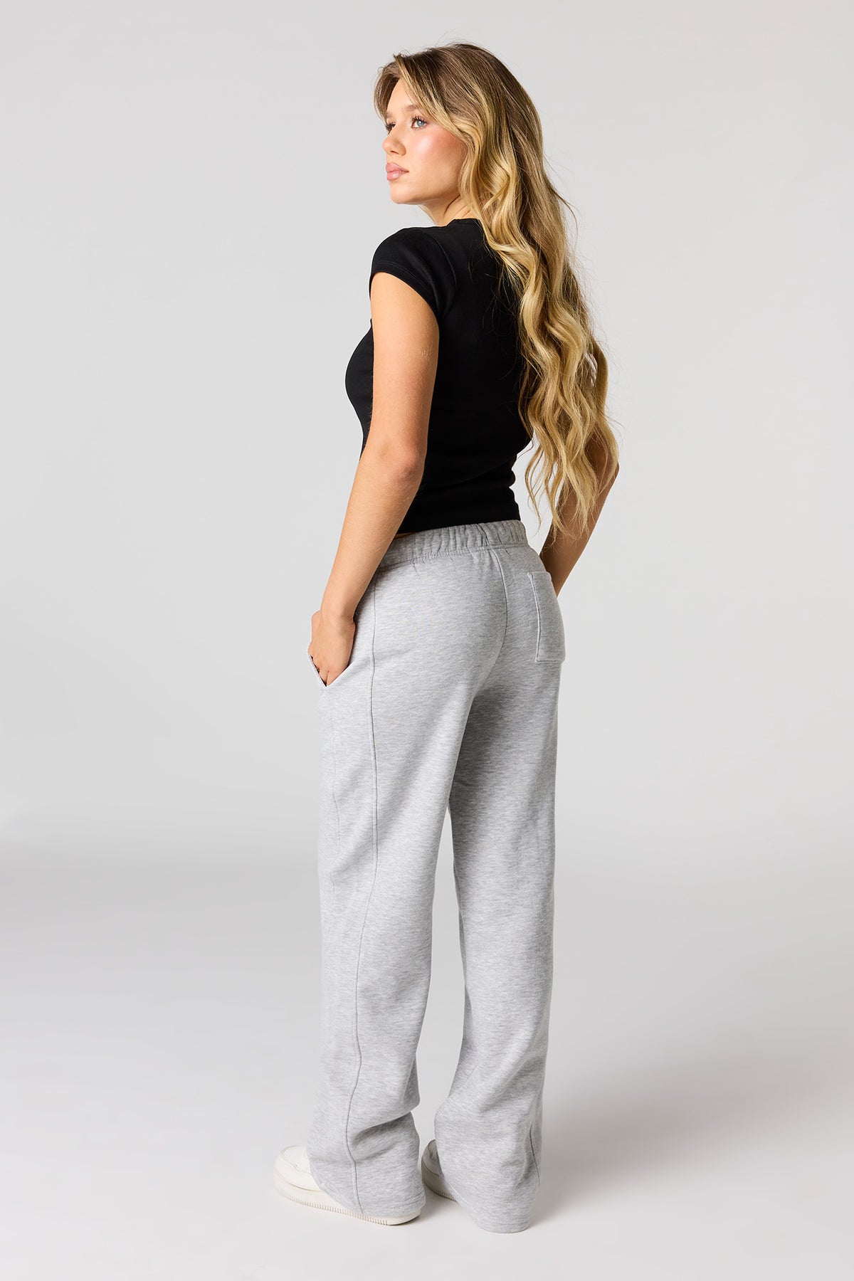 Vue alternative 3. Pantalon d'entraînement à jambe droite en molleton