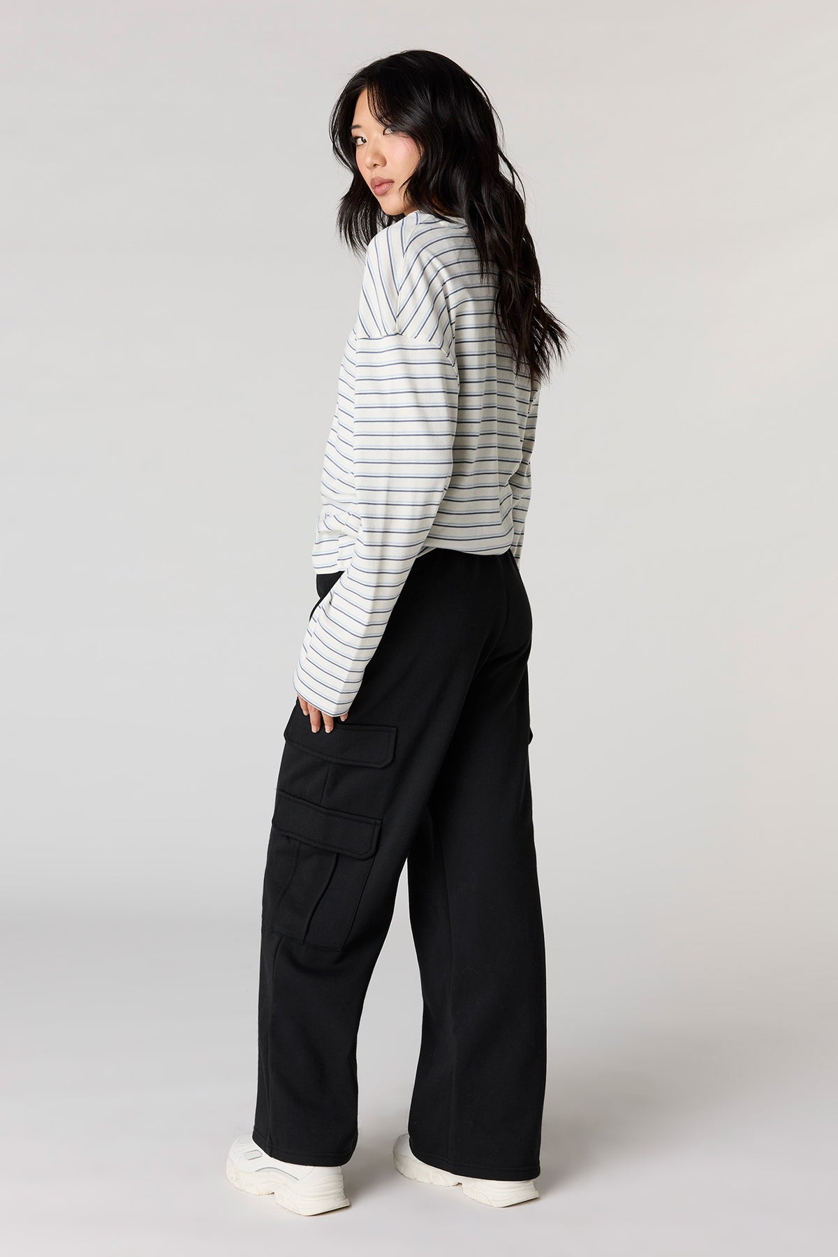 Alt View 6. Fleece Low Rise Baggy Cargo Sweatpant - Oatmeal