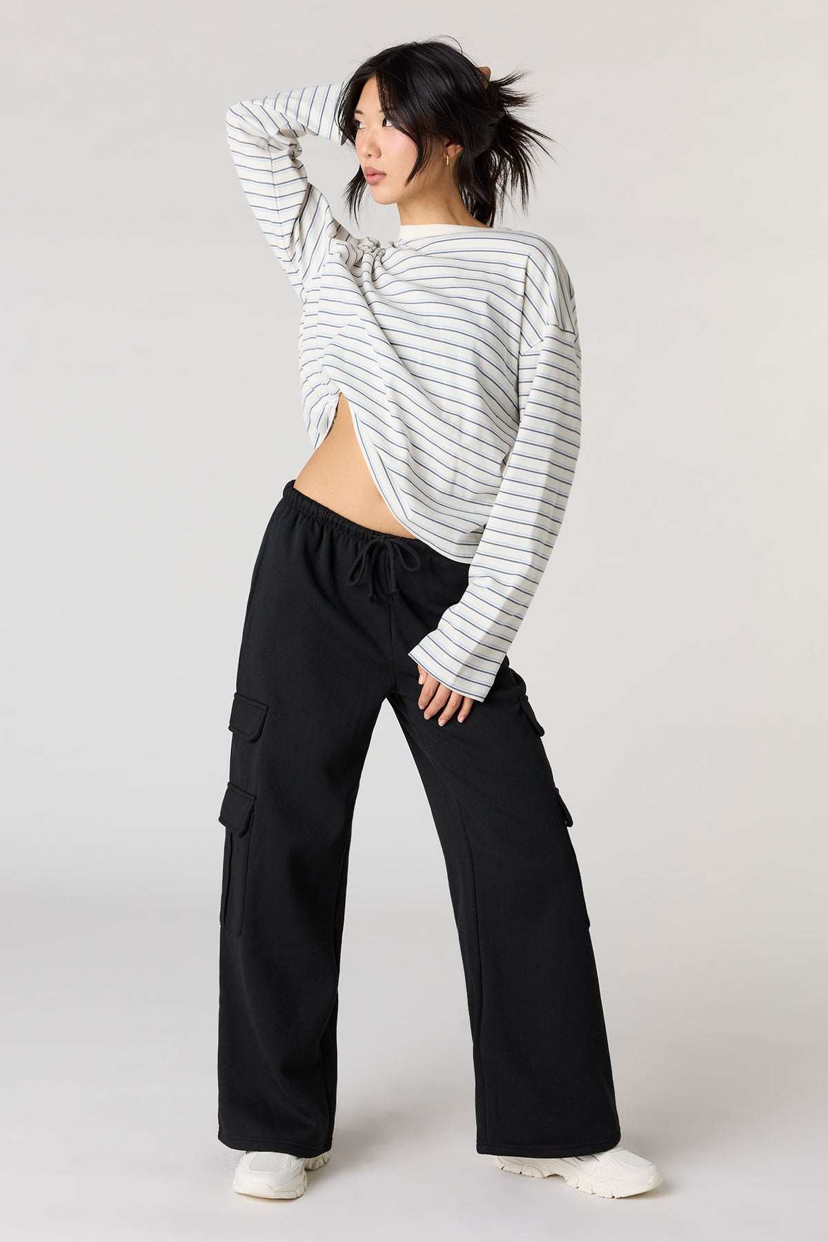 Alt View 4. Fleece Low Rise Baggy Cargo Sweatpant - Oatmeal